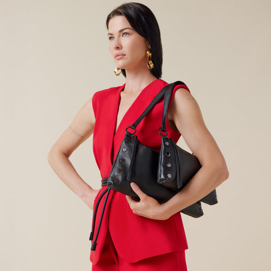 Kyle-Med-Black-GM-lifestyle-View