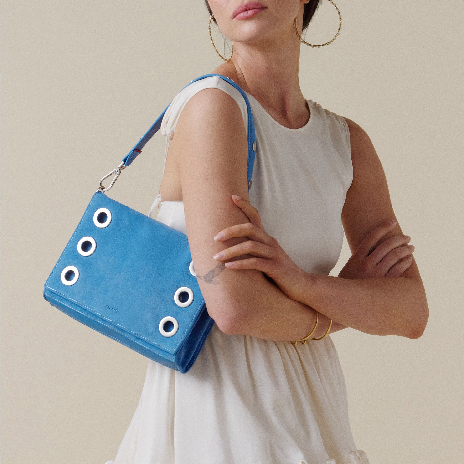 Montana-Clutch-Sml-Hydrangea-Suede-S-Model-View-lifestyle