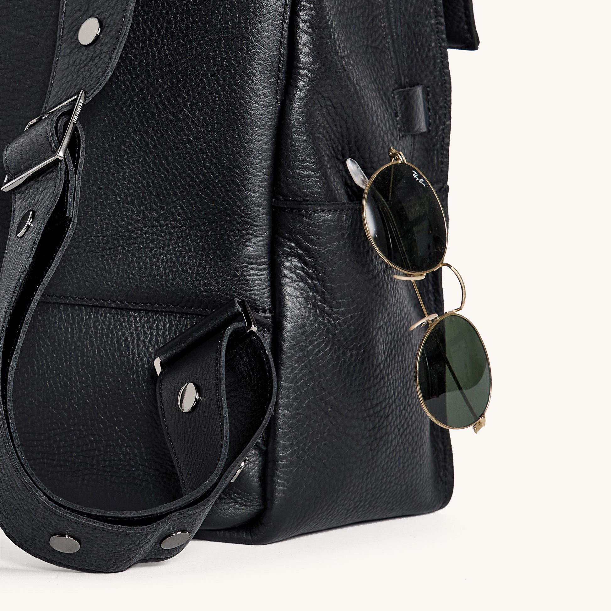 Montana-Backpack-XL-Black-GM-Detail-View