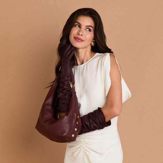 Tom-Med-Cherrywood-Pebble-BG-Model-View-1