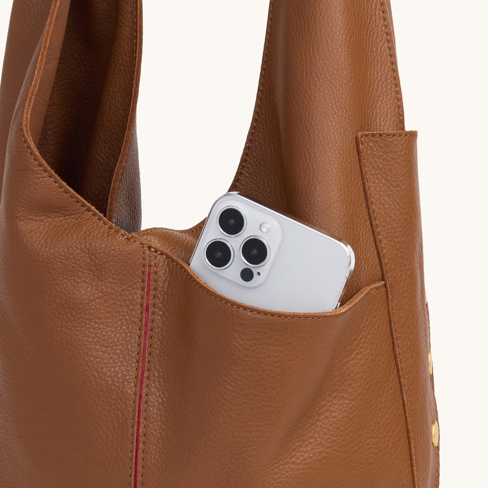 Tom-Zip-Mahogany-Pebble-detail-view