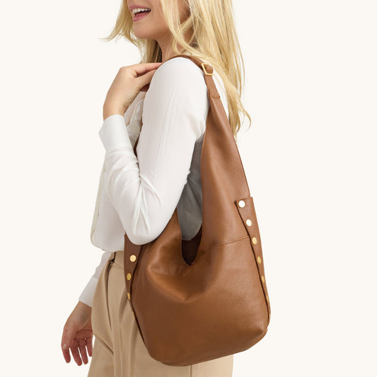 Tom-Zip-Mahogany-Pebble-model-view