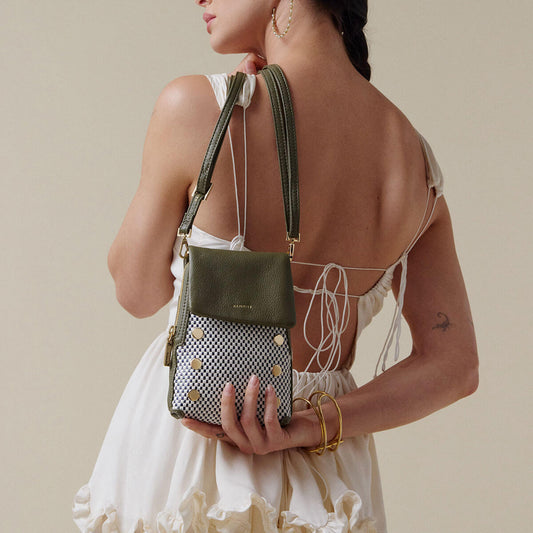 VIP-Mobile-Meadow-Weave-G-model-Campaign-View