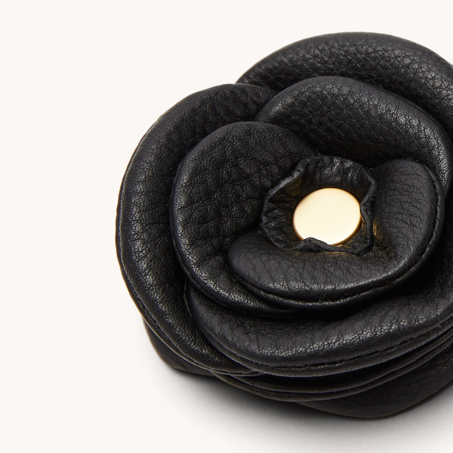 Vince Floral Charm | Black/Brushed Gold