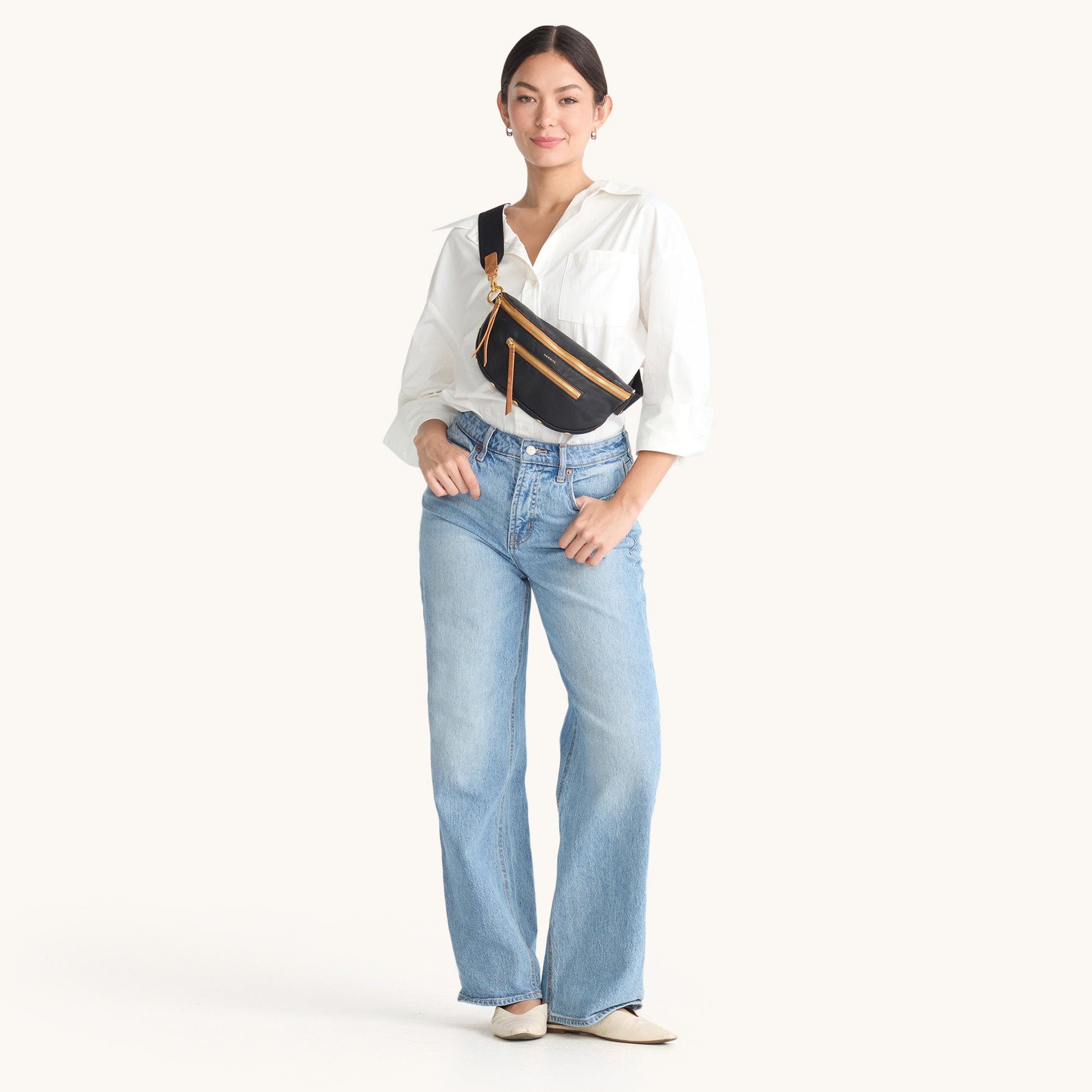 Charles-Crossbody-Med-North-End-model-view-2