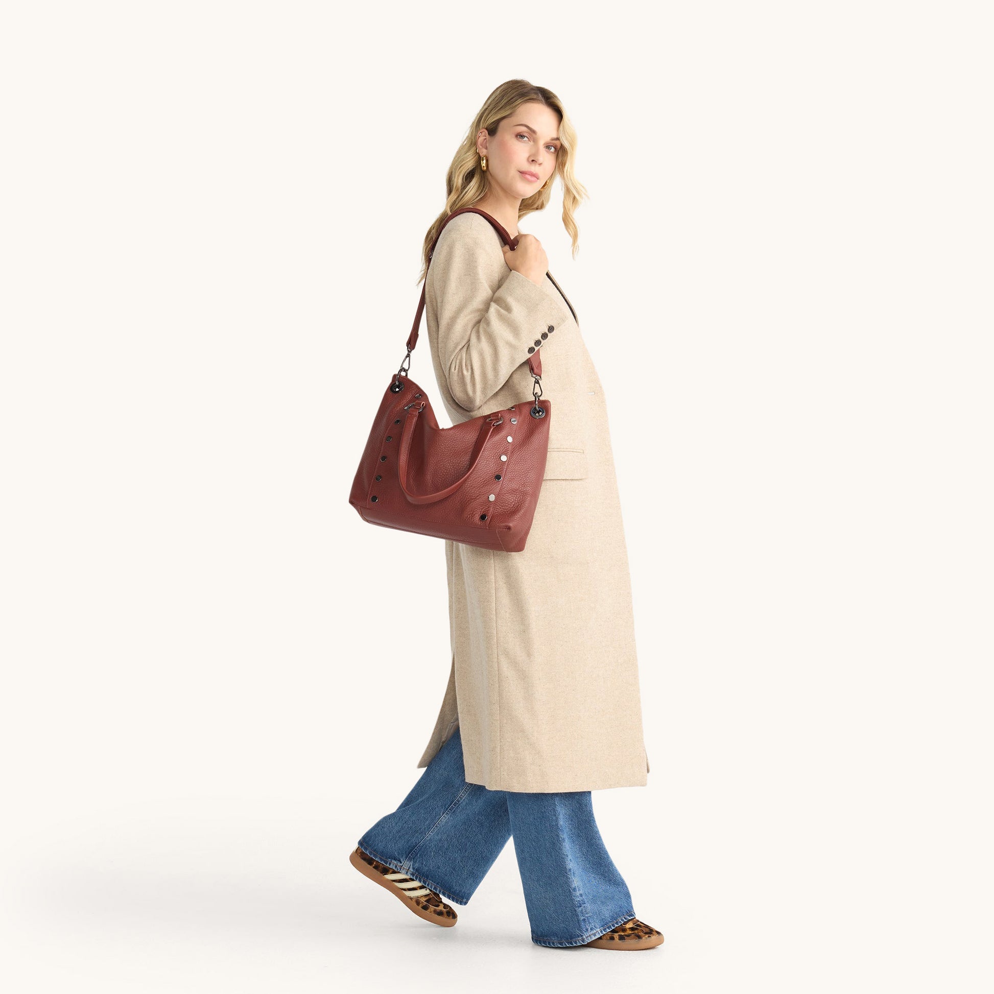 Model height is 5'9''