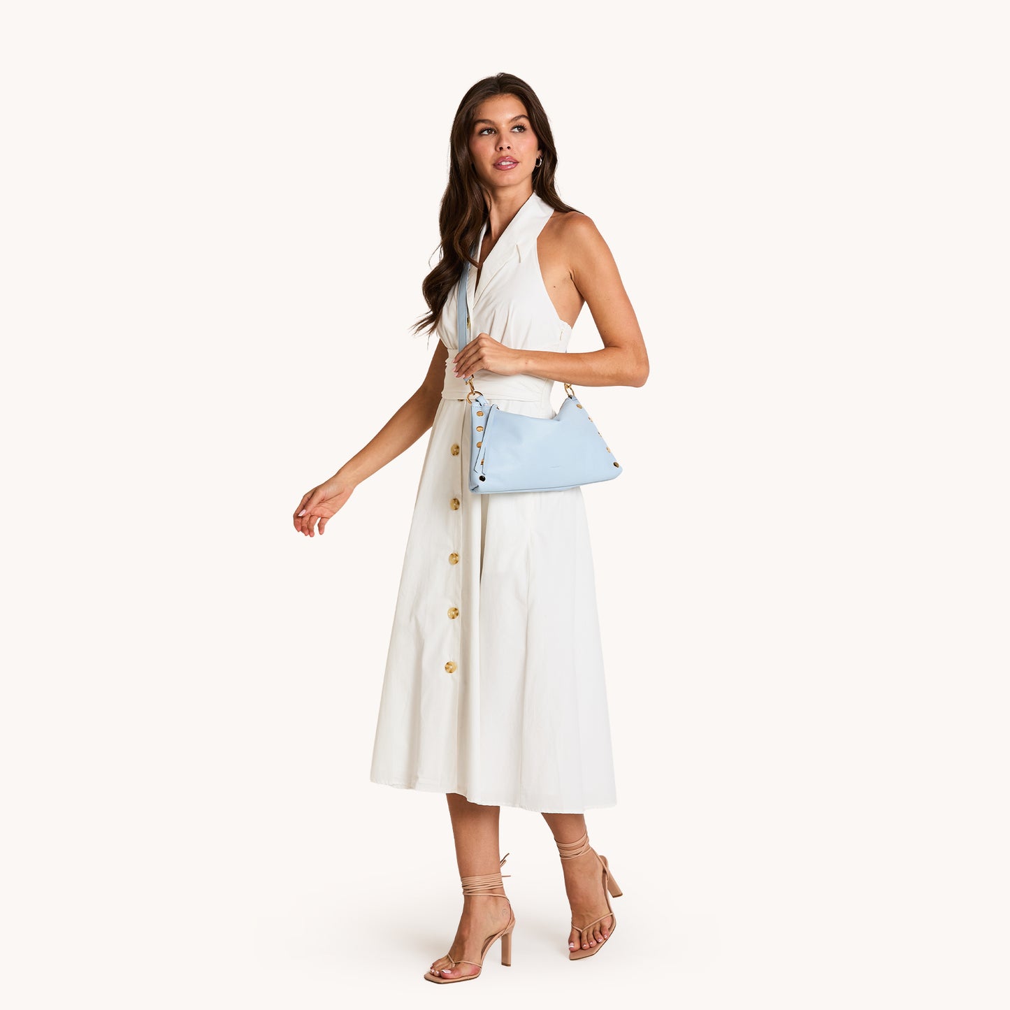 Model height is 5'9.5''