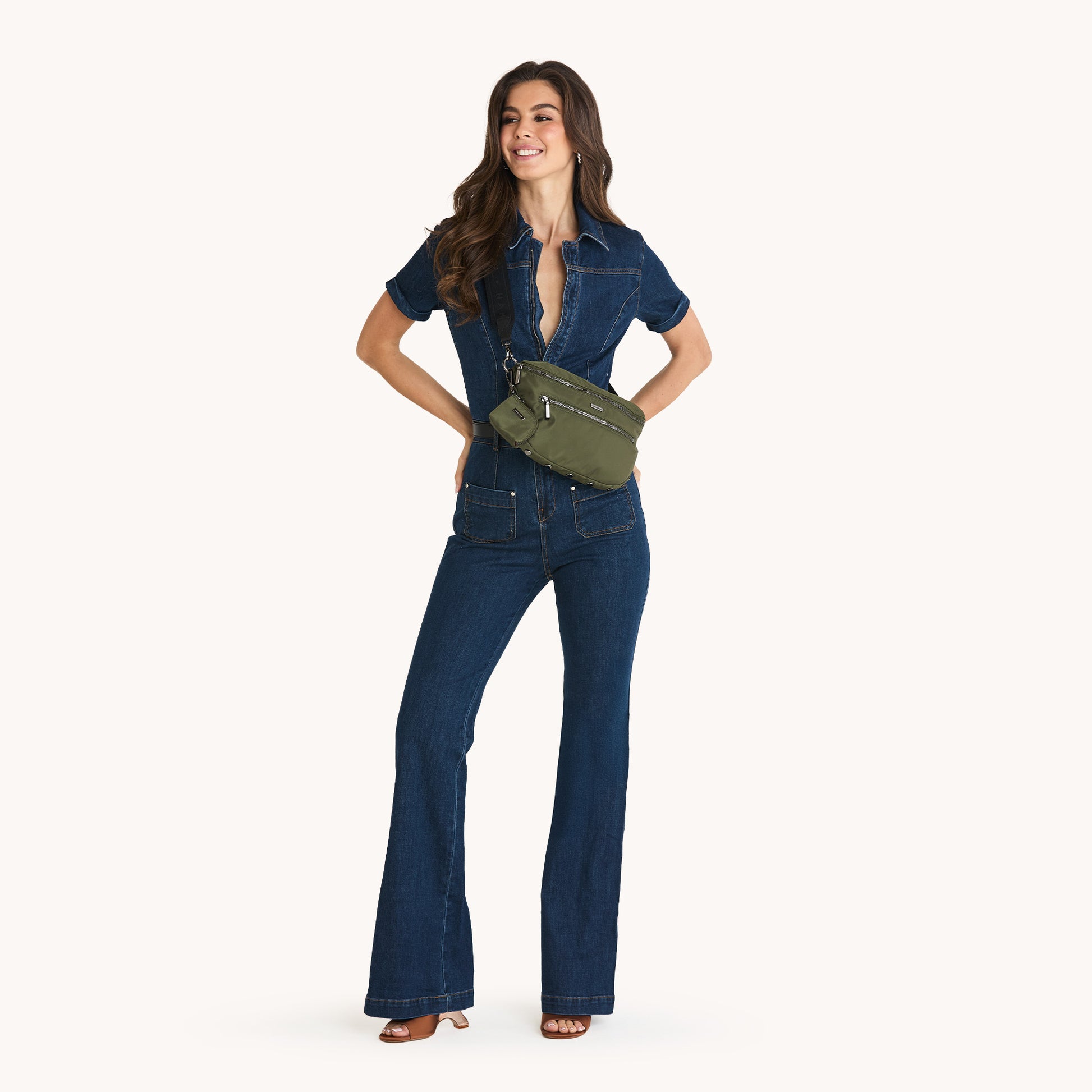 Model height is 5'9''