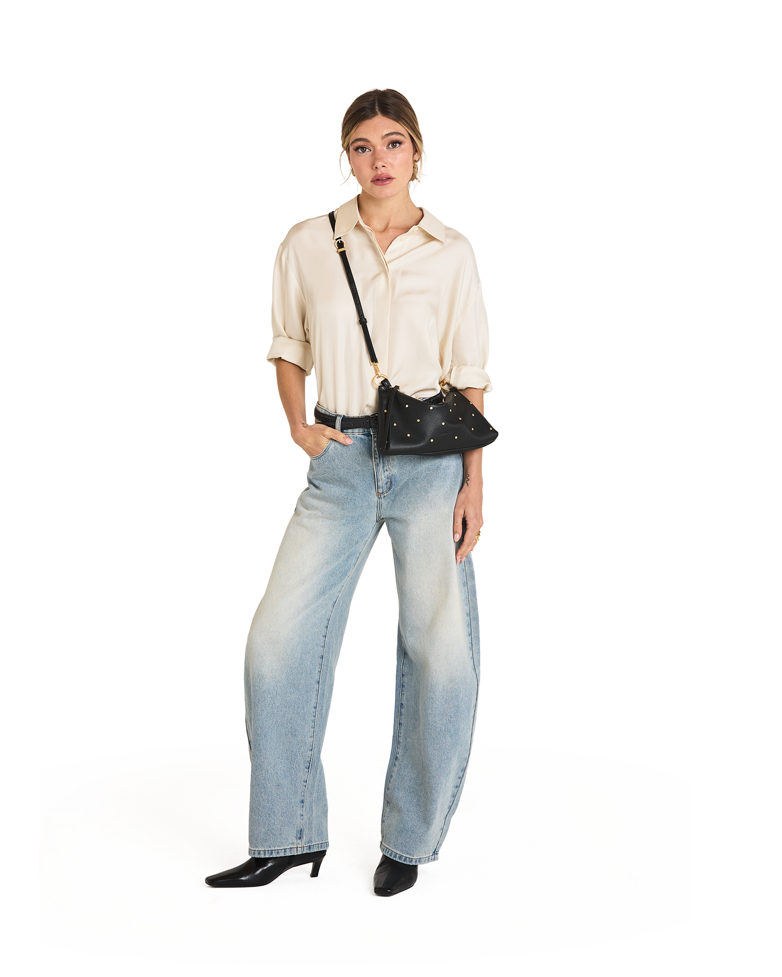 Model height is 5'9''
