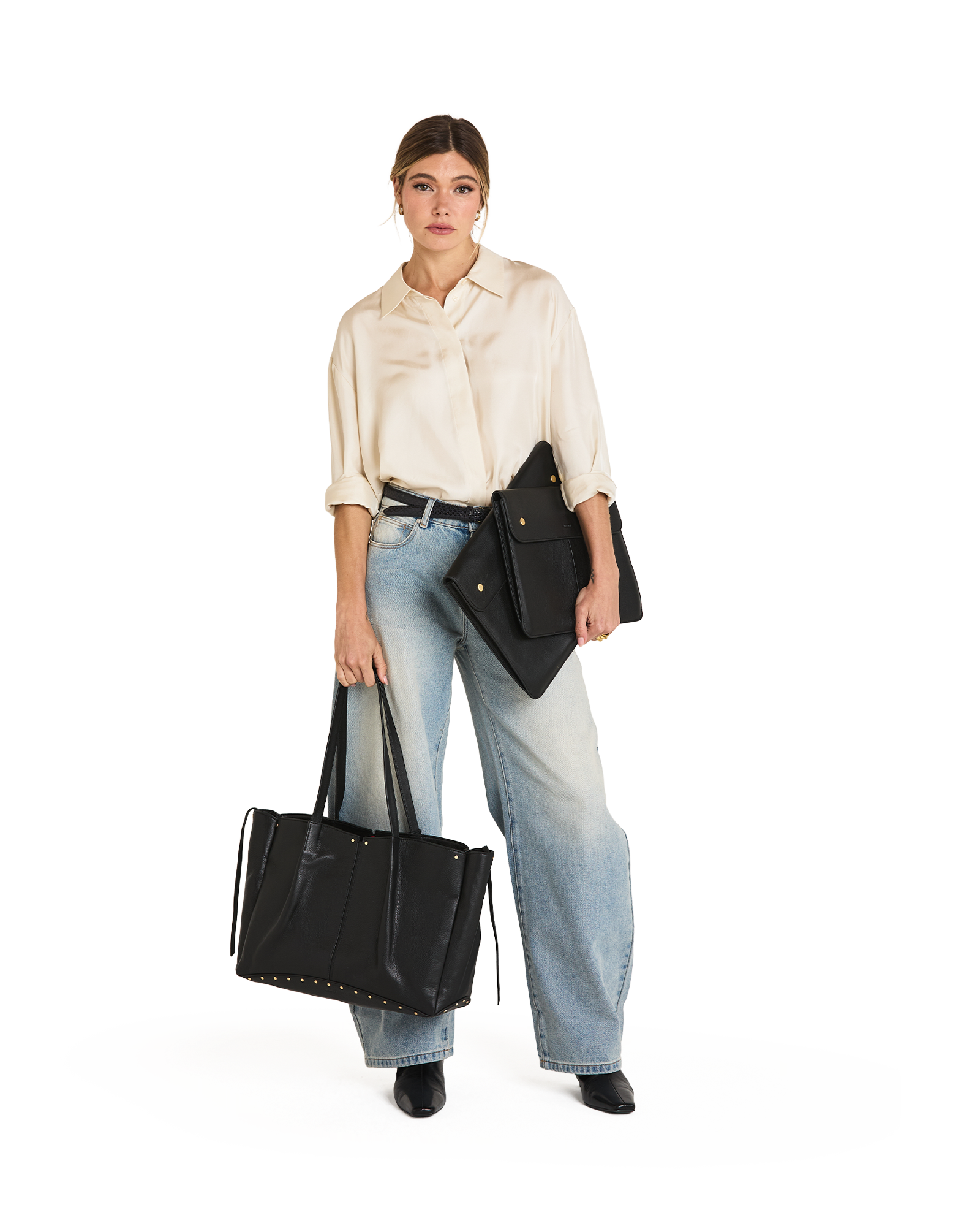 Miranda-Laptop-Sleeve-16-Black-BG-Model-View-4