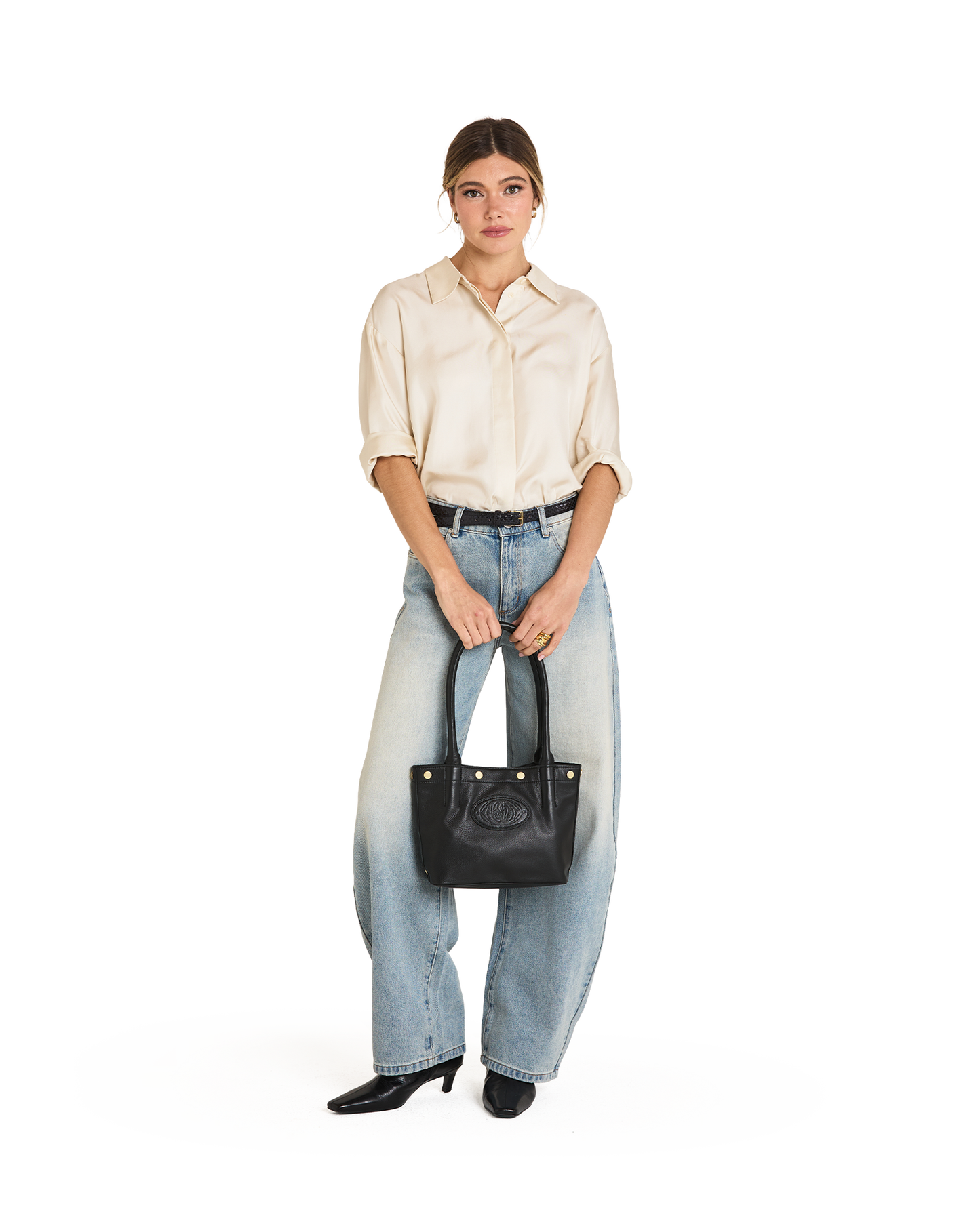 Model height is 5'9''