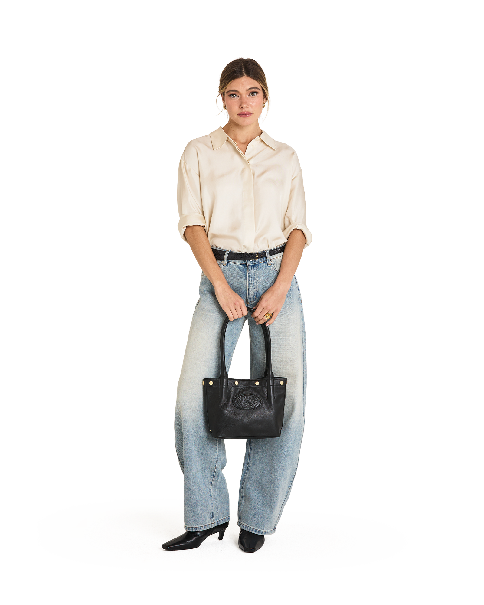 Model height is 5'9''