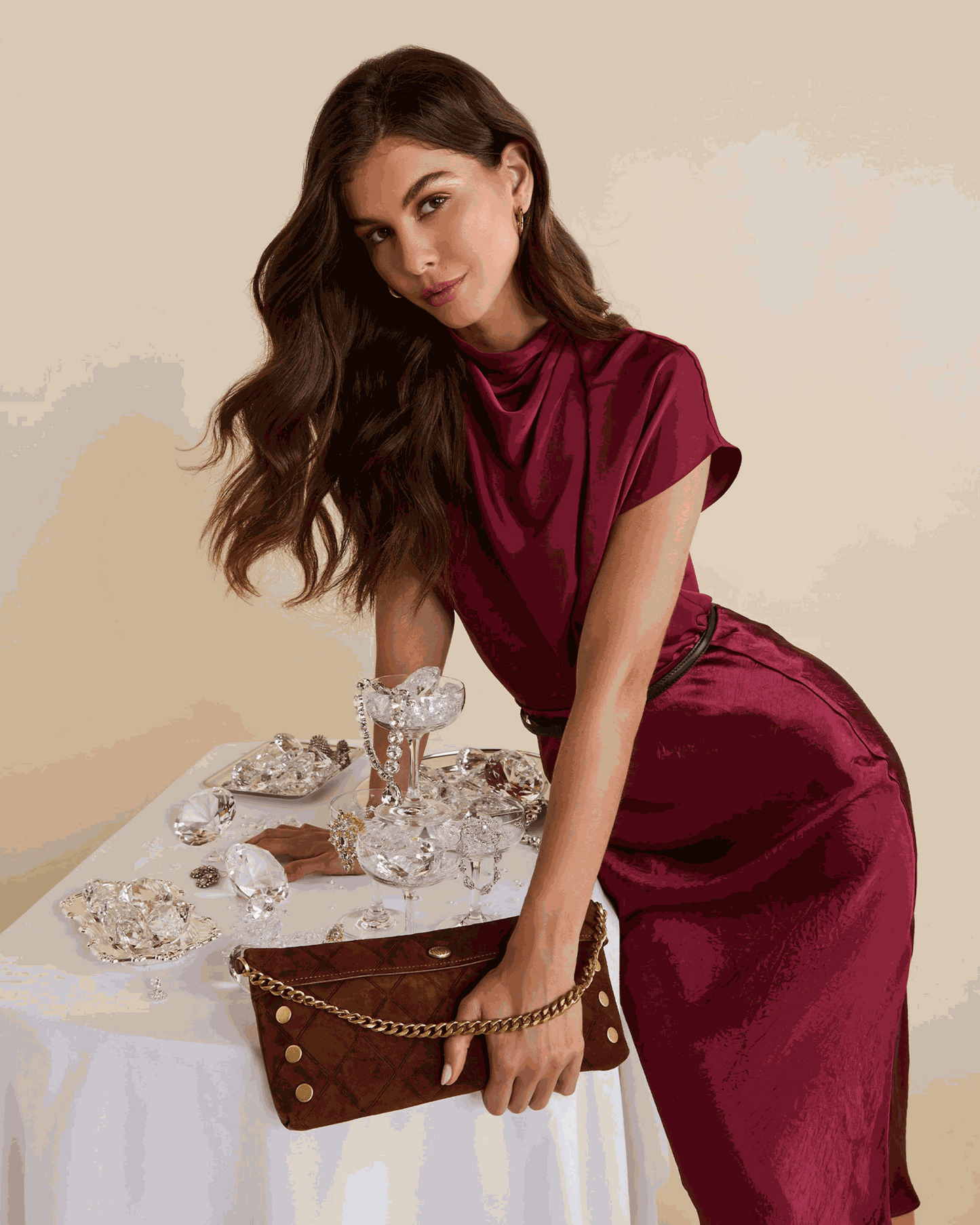 Invitation-Clutch-Choco-Diamond-S-AG-Model-View-3