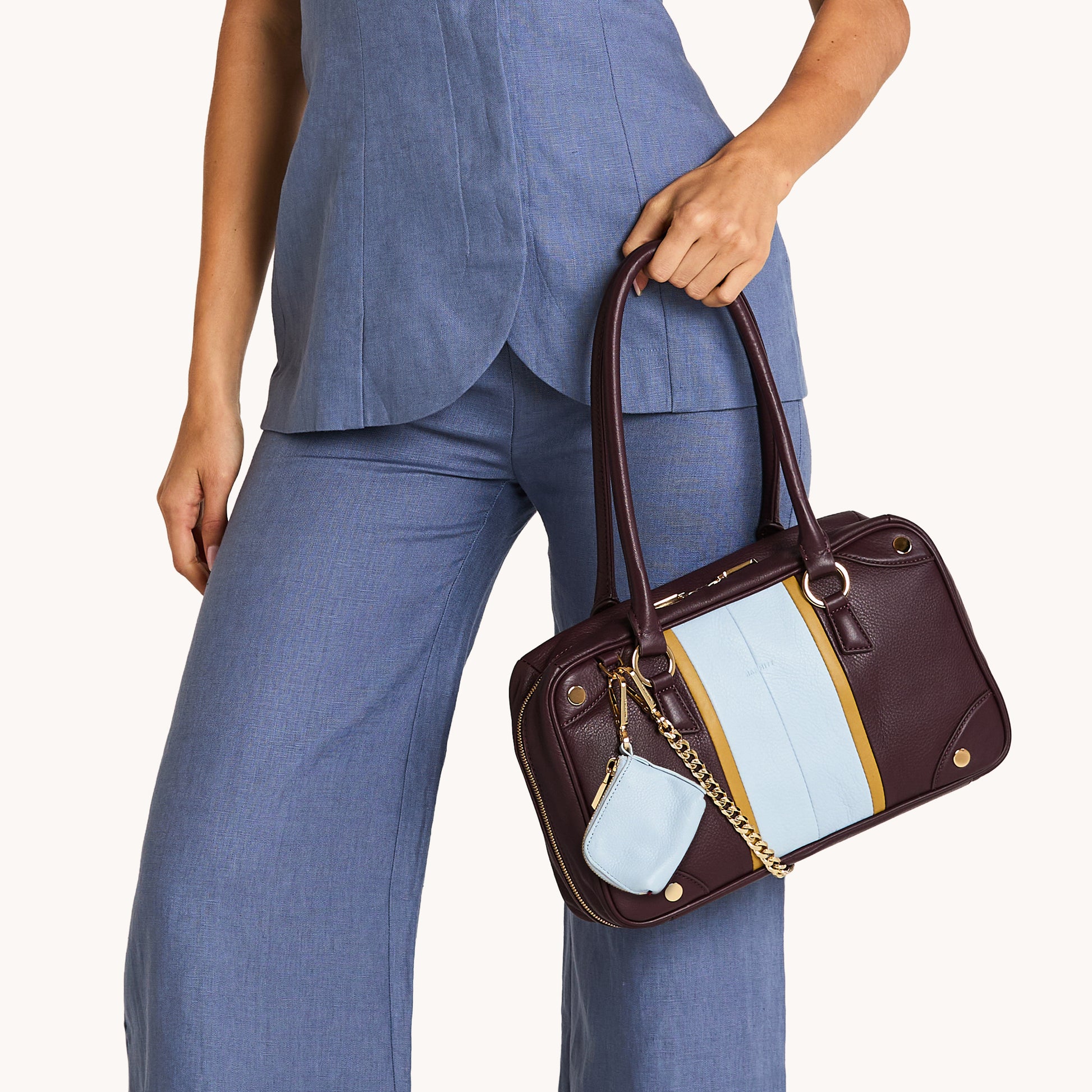 Syd-Pouch-Hazy-Blue-G-Model-View-2