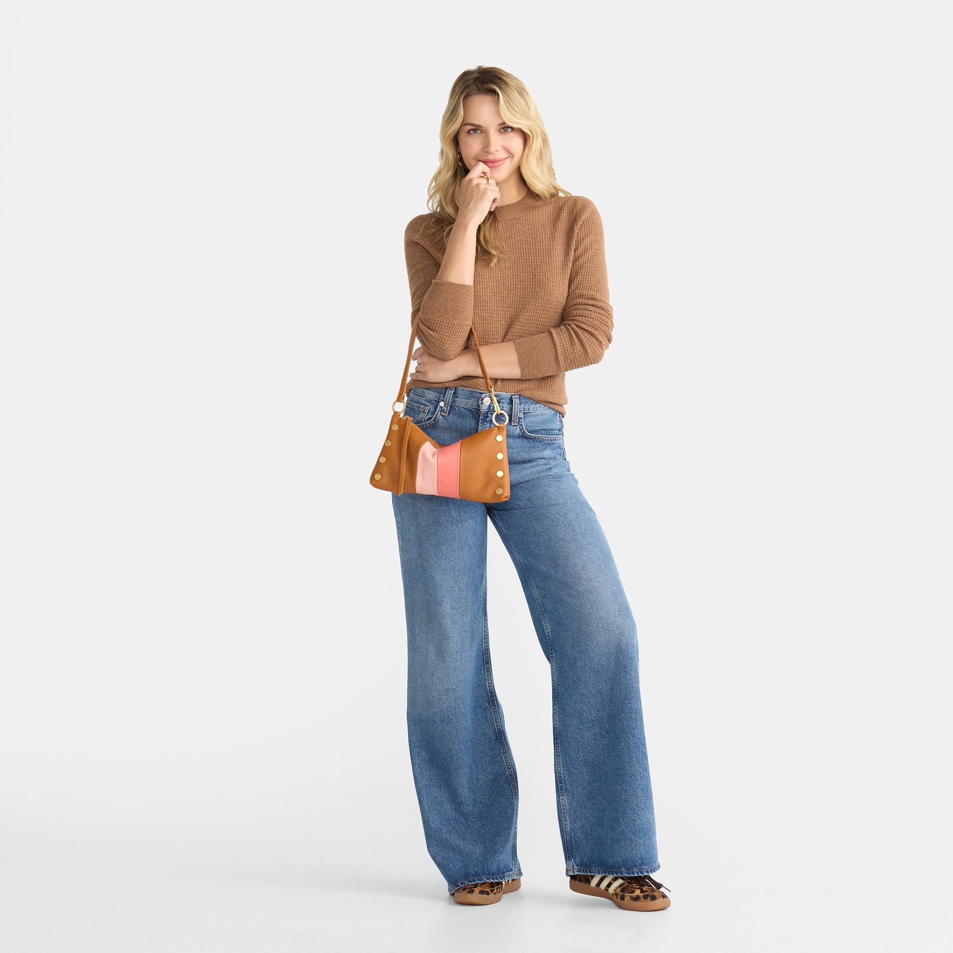 Model height is 5'9''