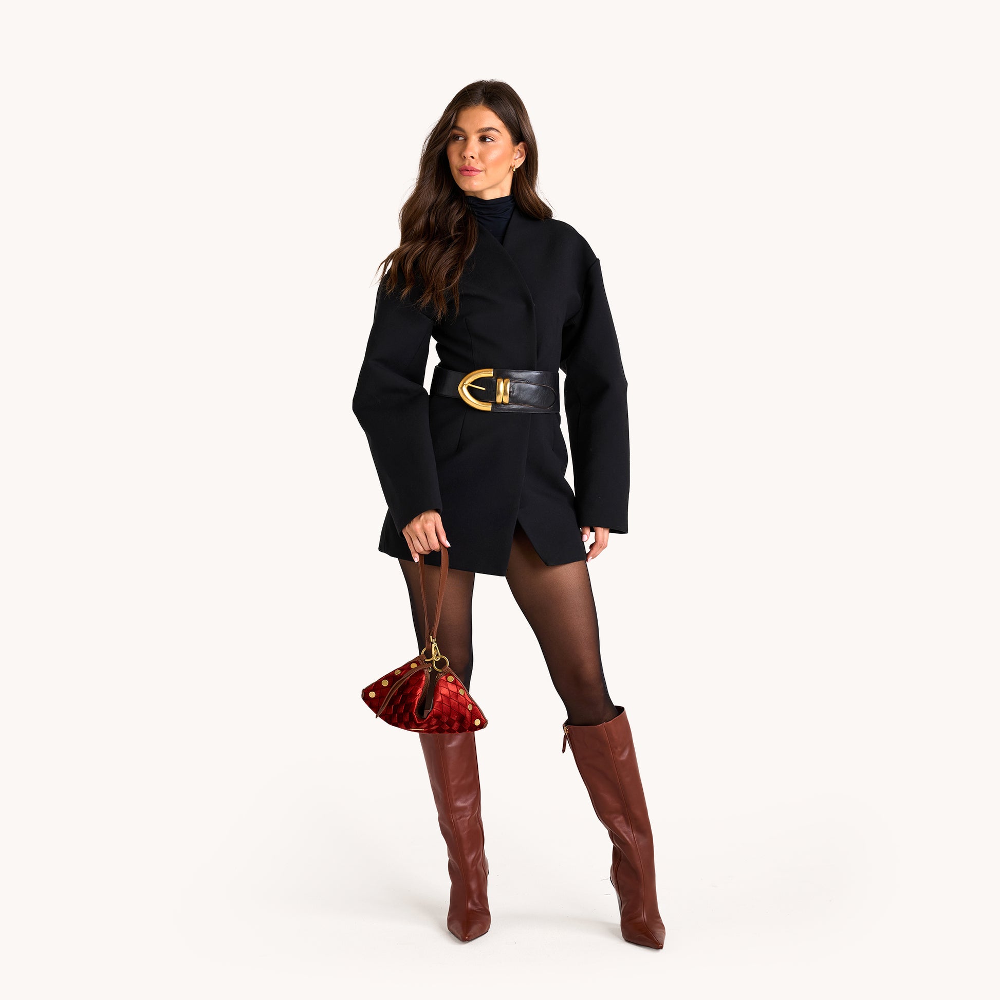 Kyle-Monarch-Velvet-AG-Model-View-2