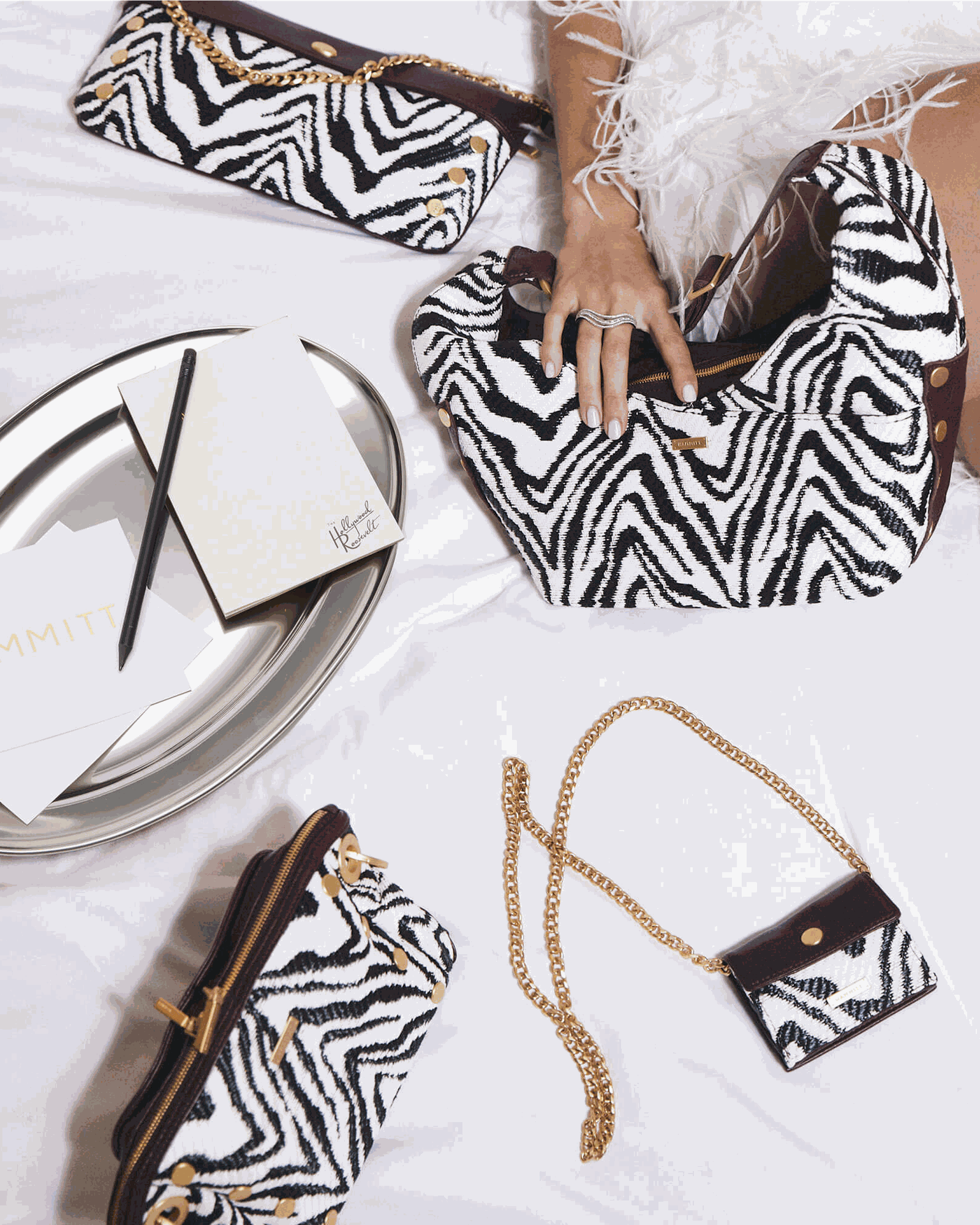 Montana-Pendant-Zebra-BG-Model-View-6