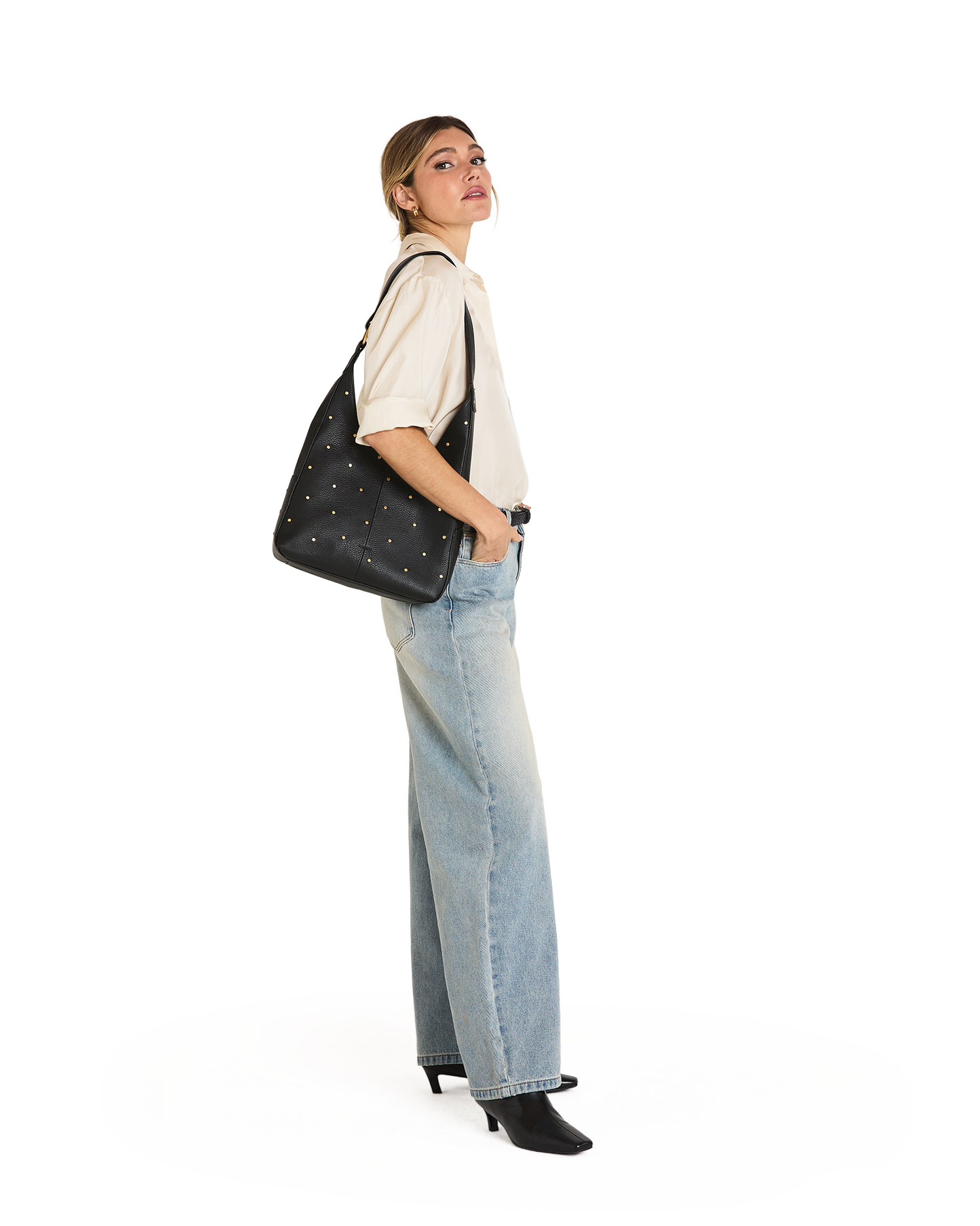 Model height is 5'9''