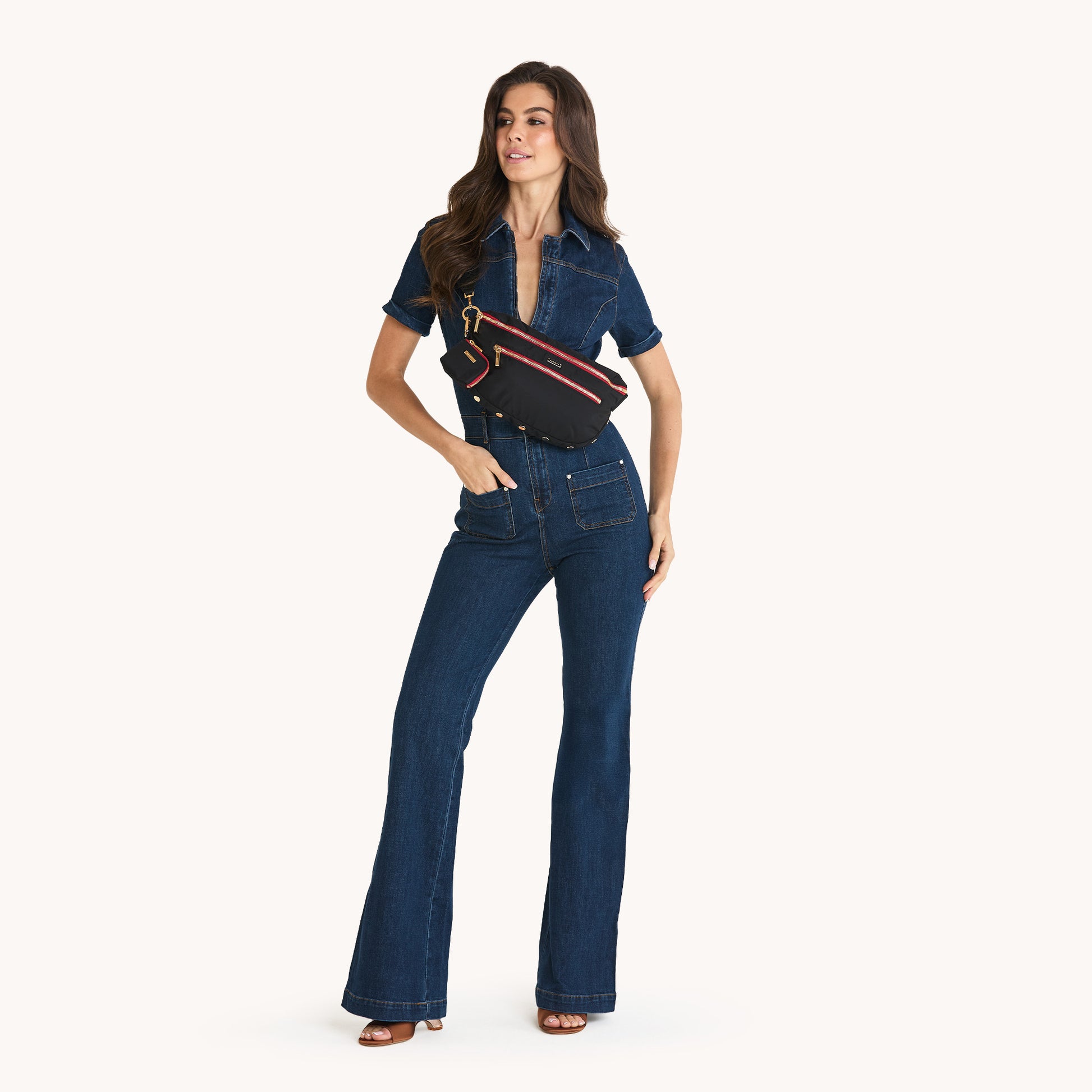 Model height is 5'9''