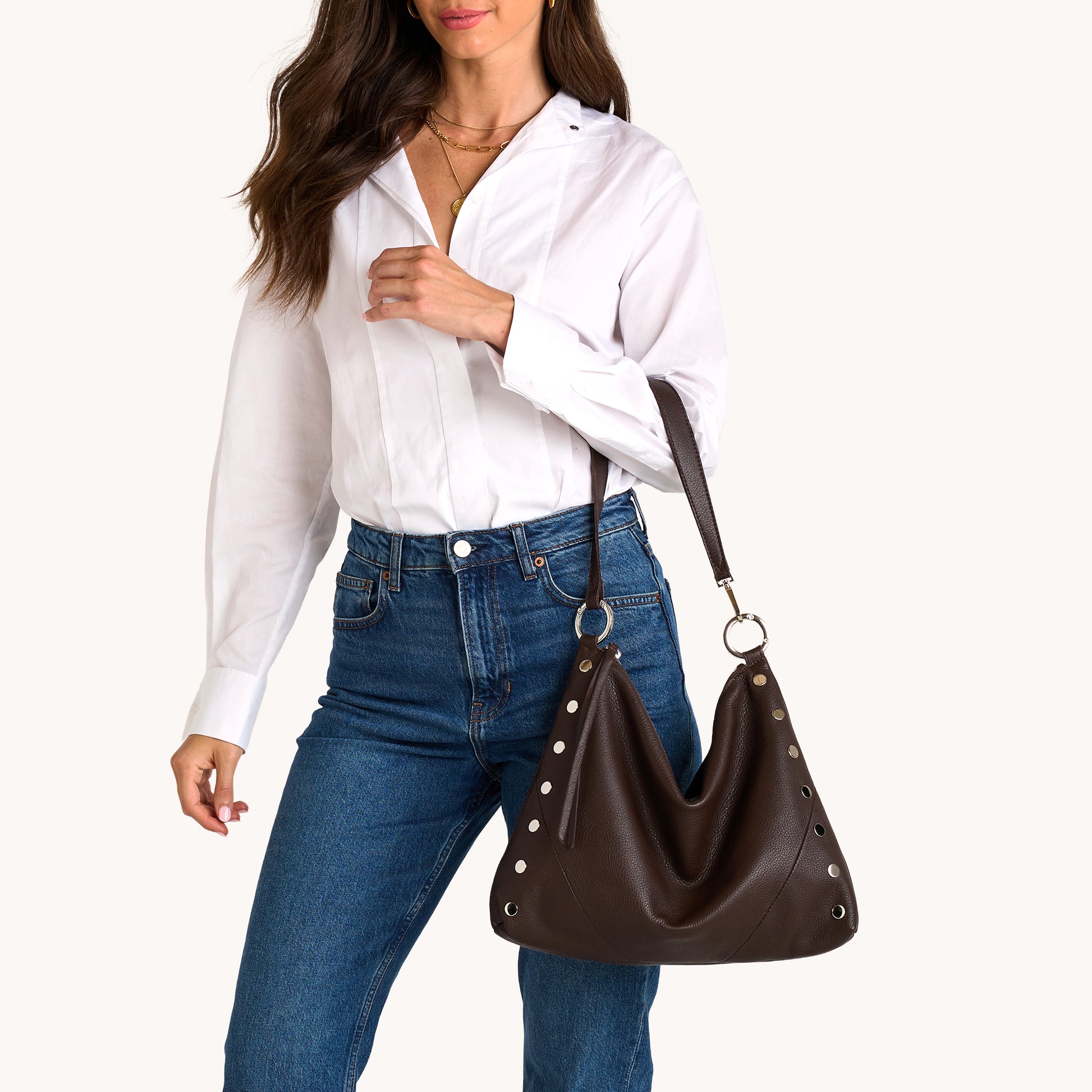 Kyle-Lrg-Espresso-Pebble-S-Model-View-2