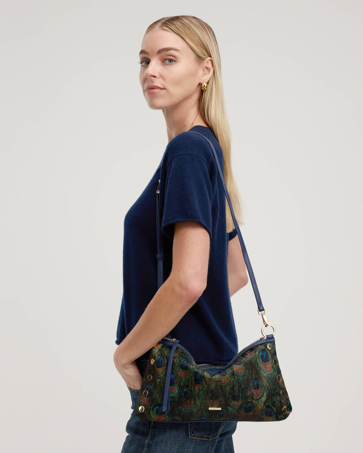 Kyle-Med-Peacock-Jacquard-G-Model-View-2