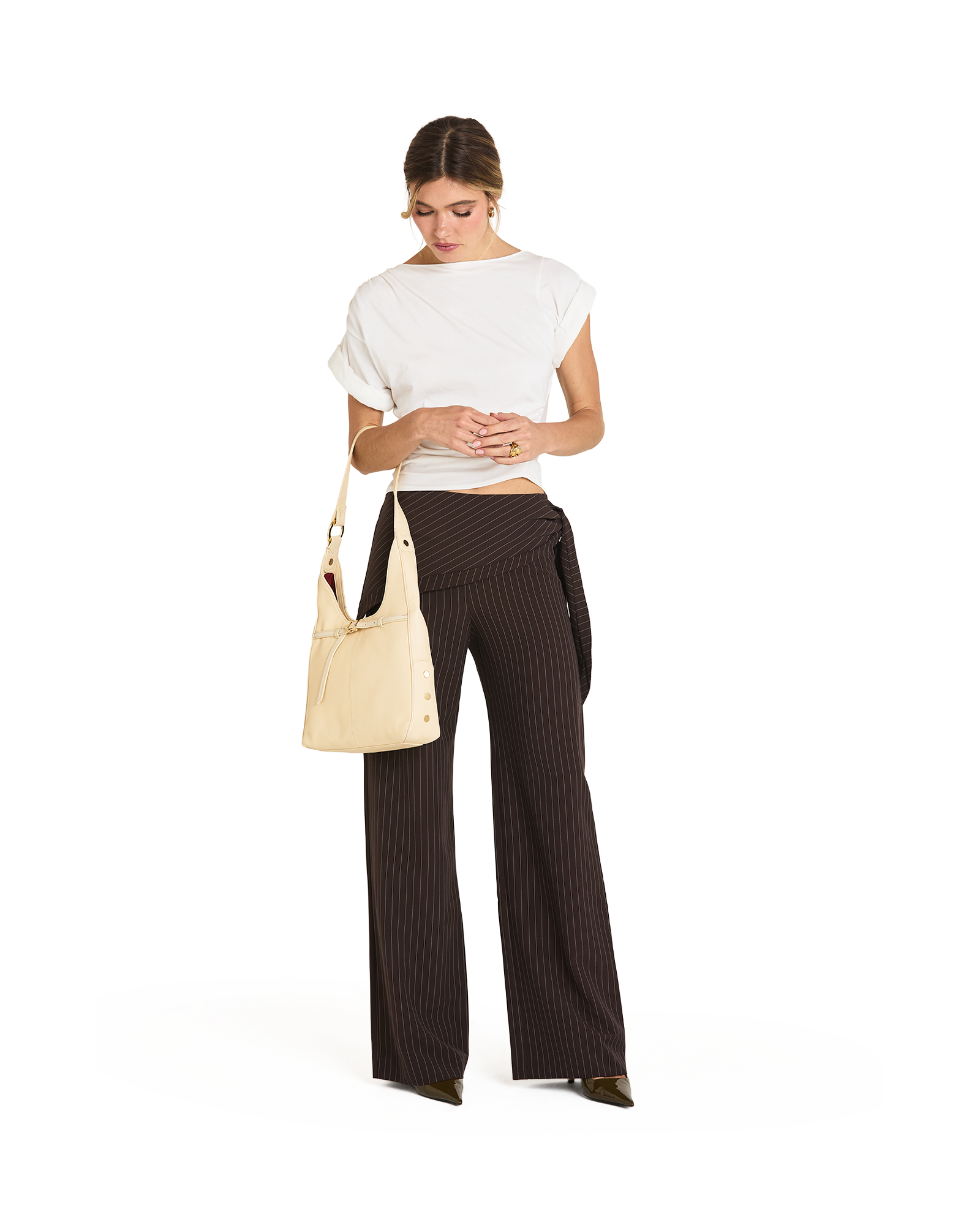 Model height is 5'9''