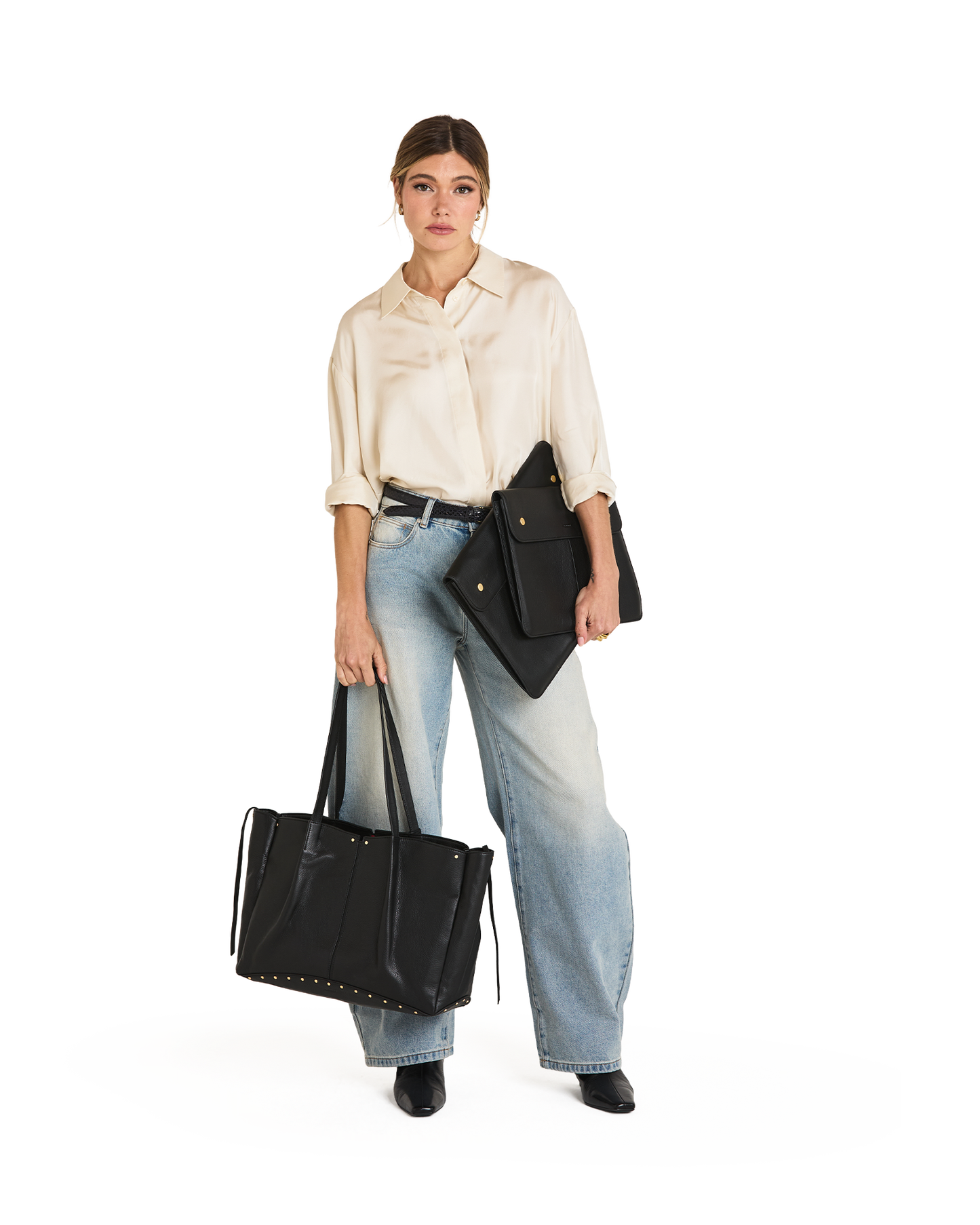 Miranda-Laptop-Sleeve-14-Black-BG-Model-View
