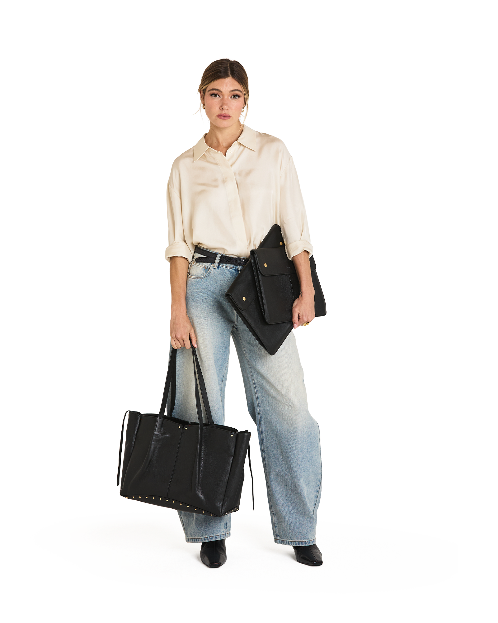 Miranda-Laptop-Sleeve-14-Black-BG-Model-View