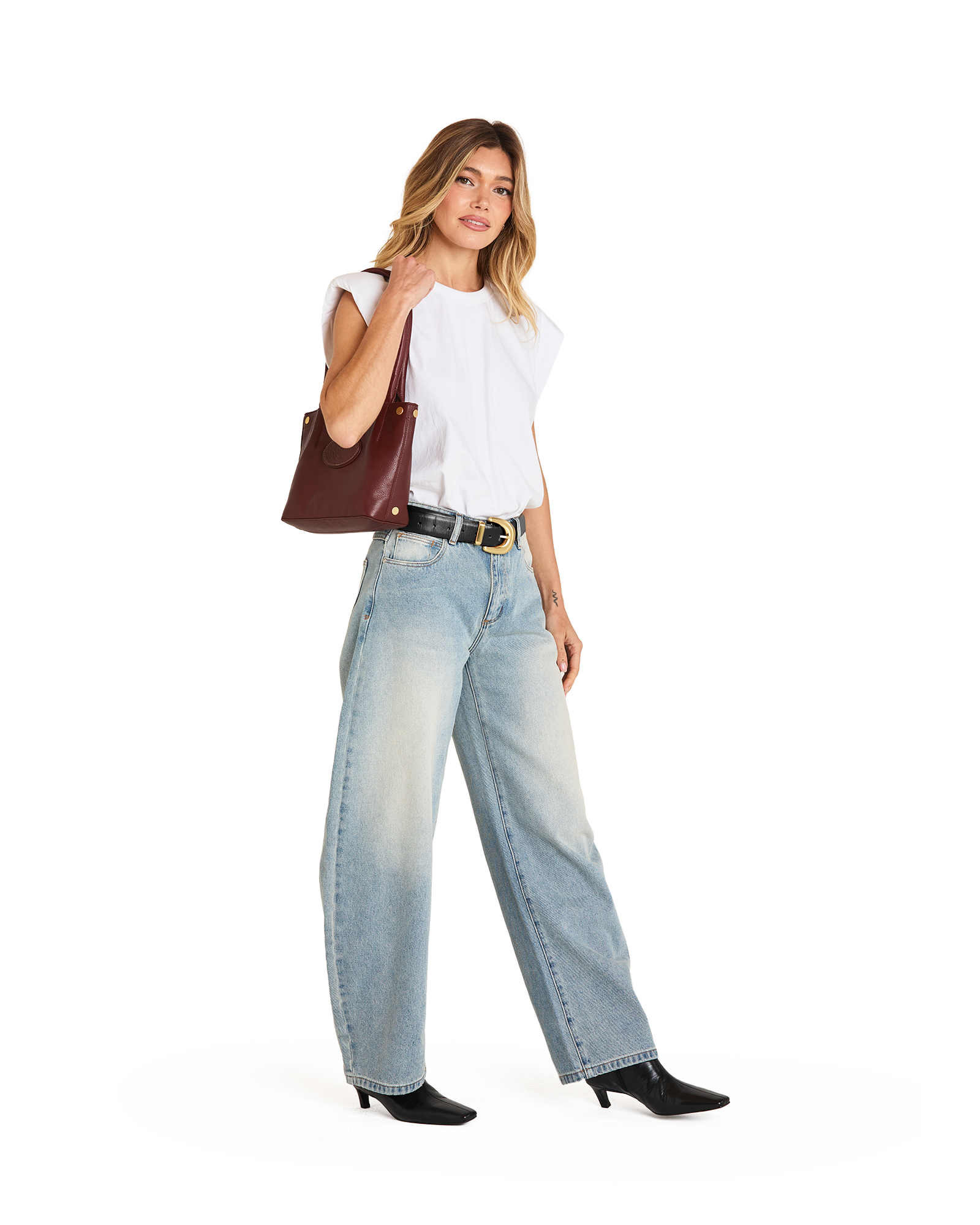 Model height is 5'9'