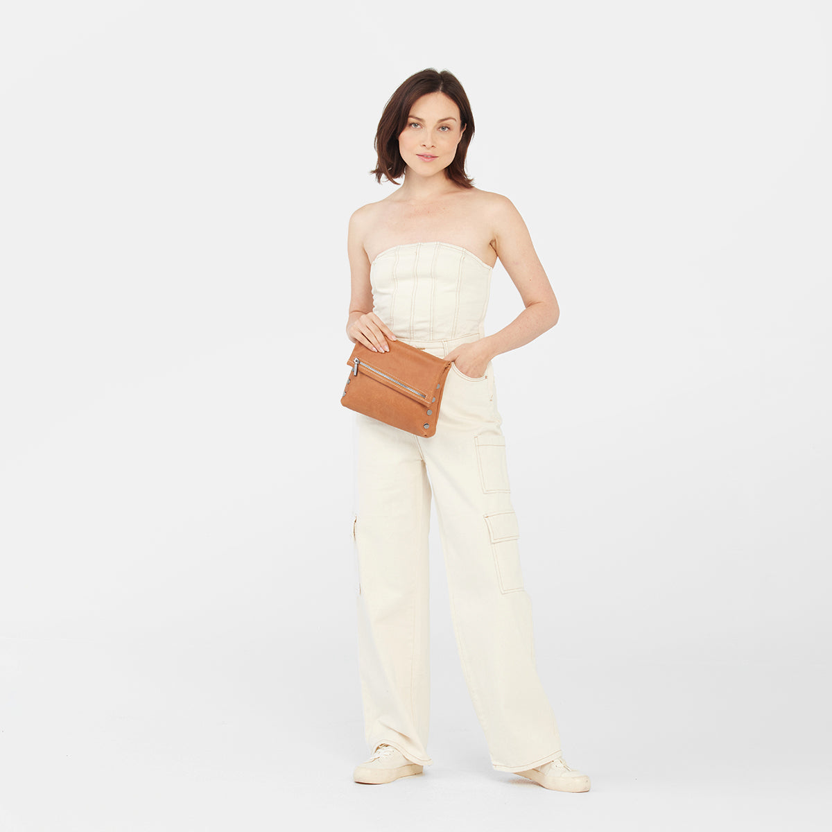 Model height is 5'7''