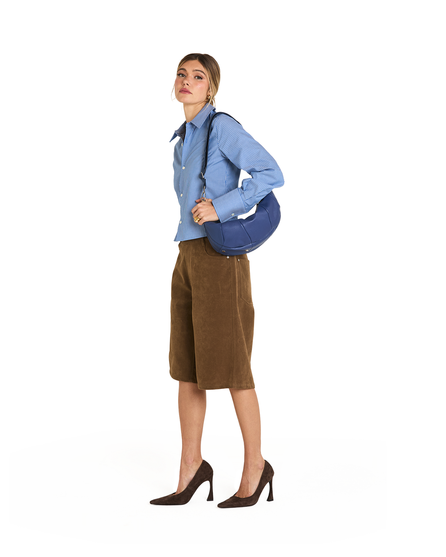 Model height is 5'9''