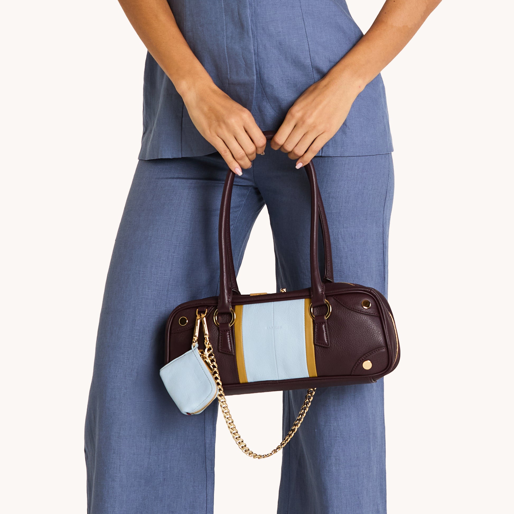 Syd-Pouch-Hazy-Blue-G-Model-View