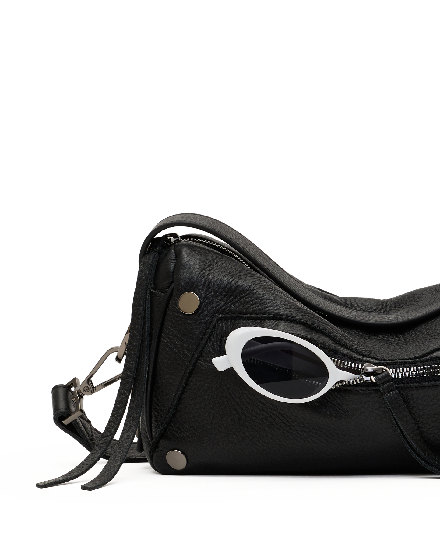 Doxie-Med-Black-GM-Front-View-Detail