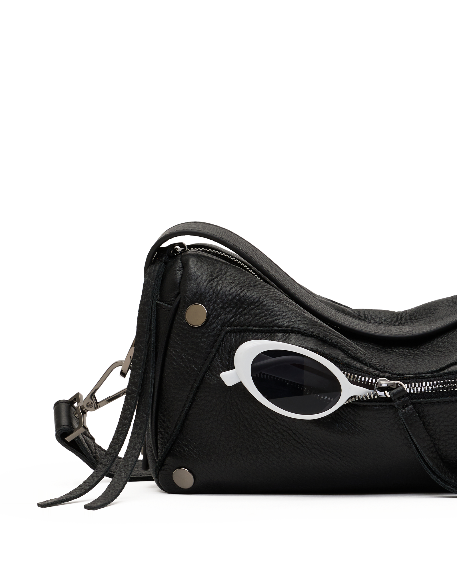 Doxie-Med-Black-GM-Front-View-Detail