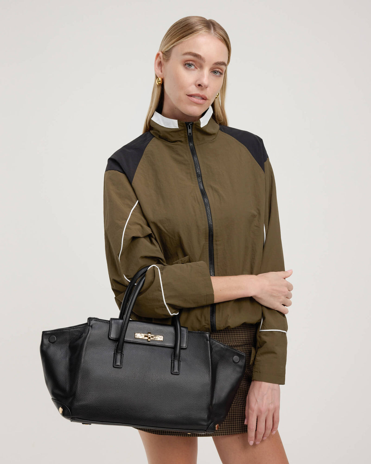 Charlotte-Tote-Black-G-Model-View-2