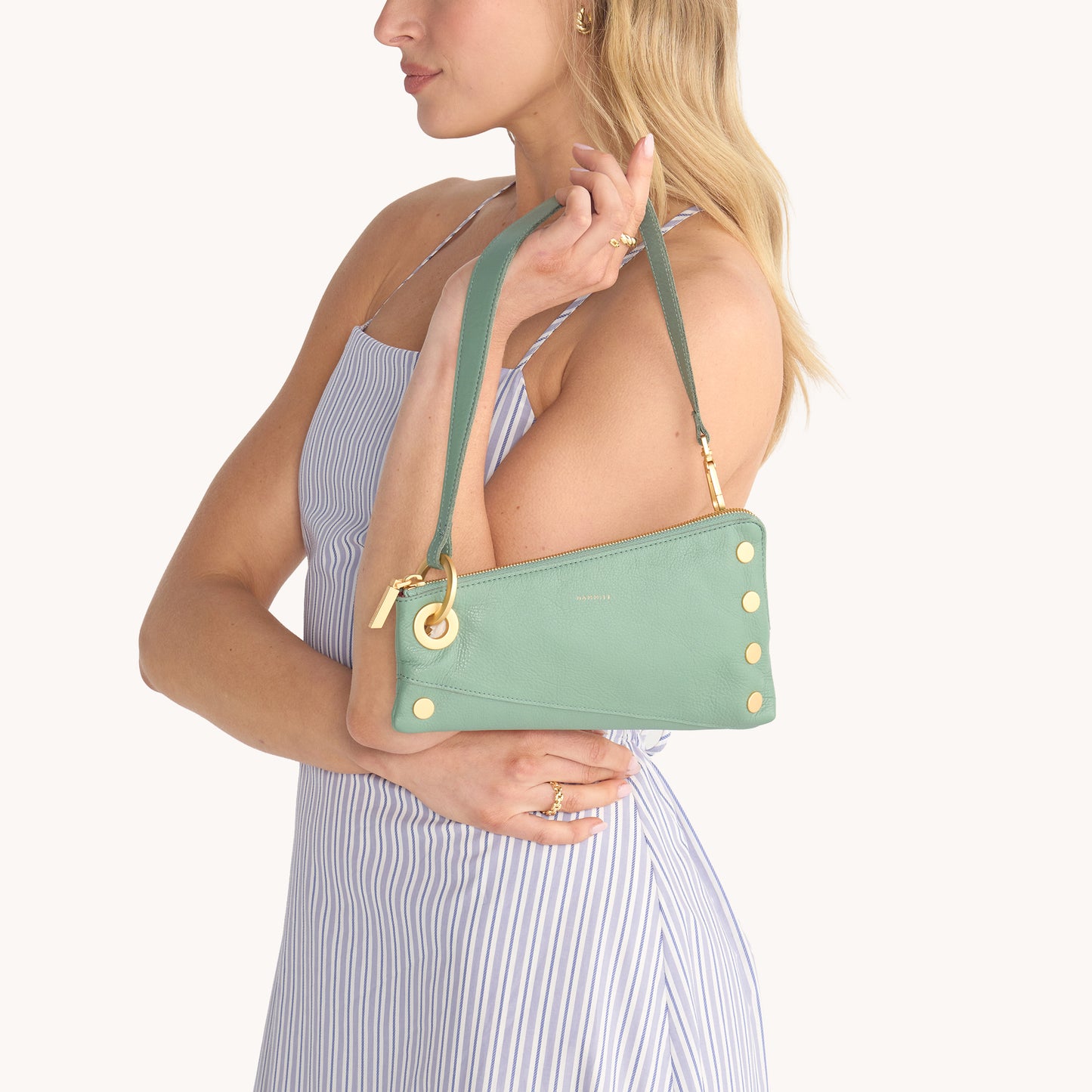 Nash-Pochette-Artichoke-BG-Model-View