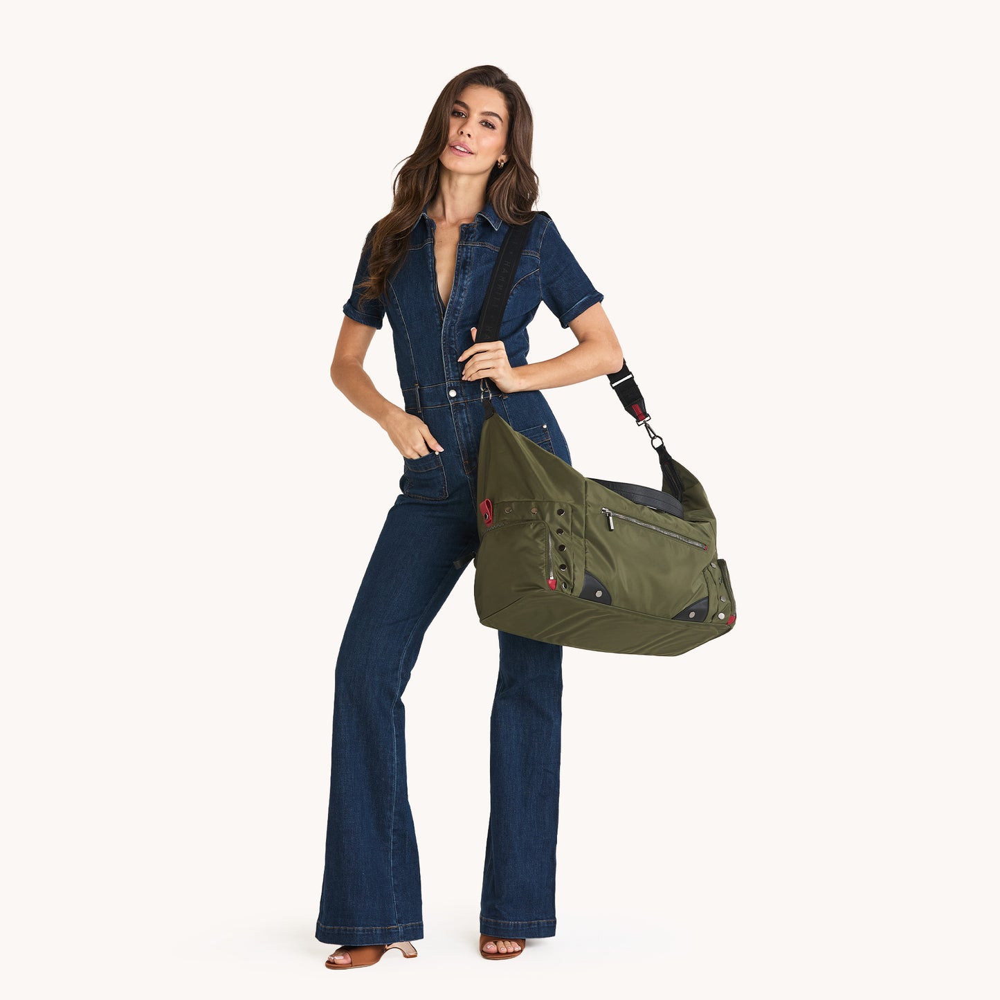 Model height is 5'9''