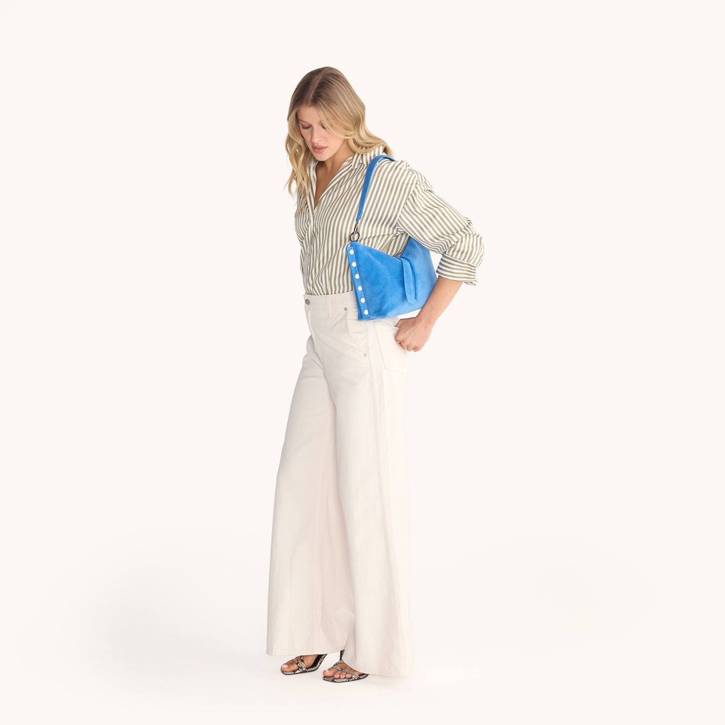 Mr-G-Med-Hydrangea-Suede-S-Model-View