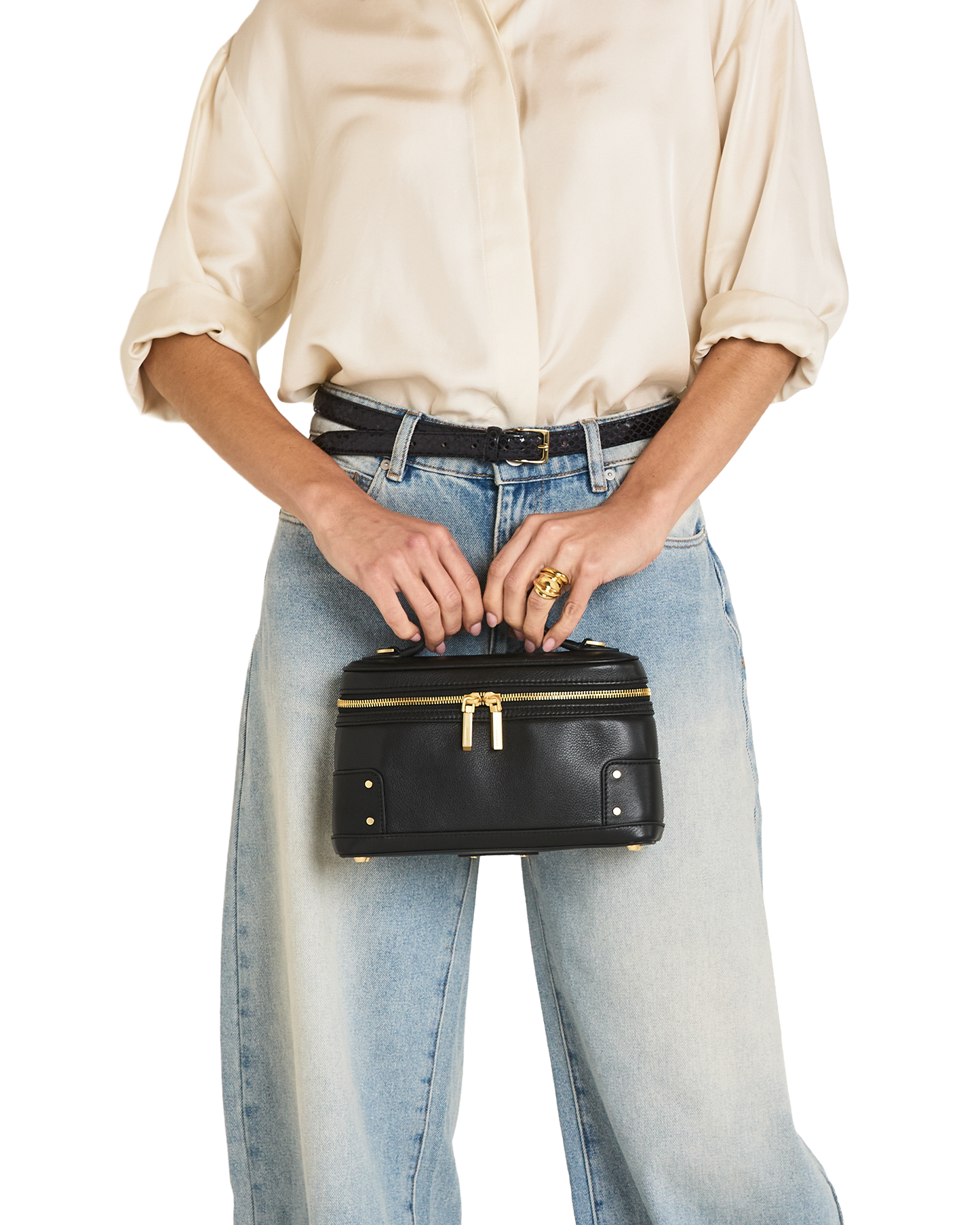 Vanna-Case-Black-BG-Model-View-2