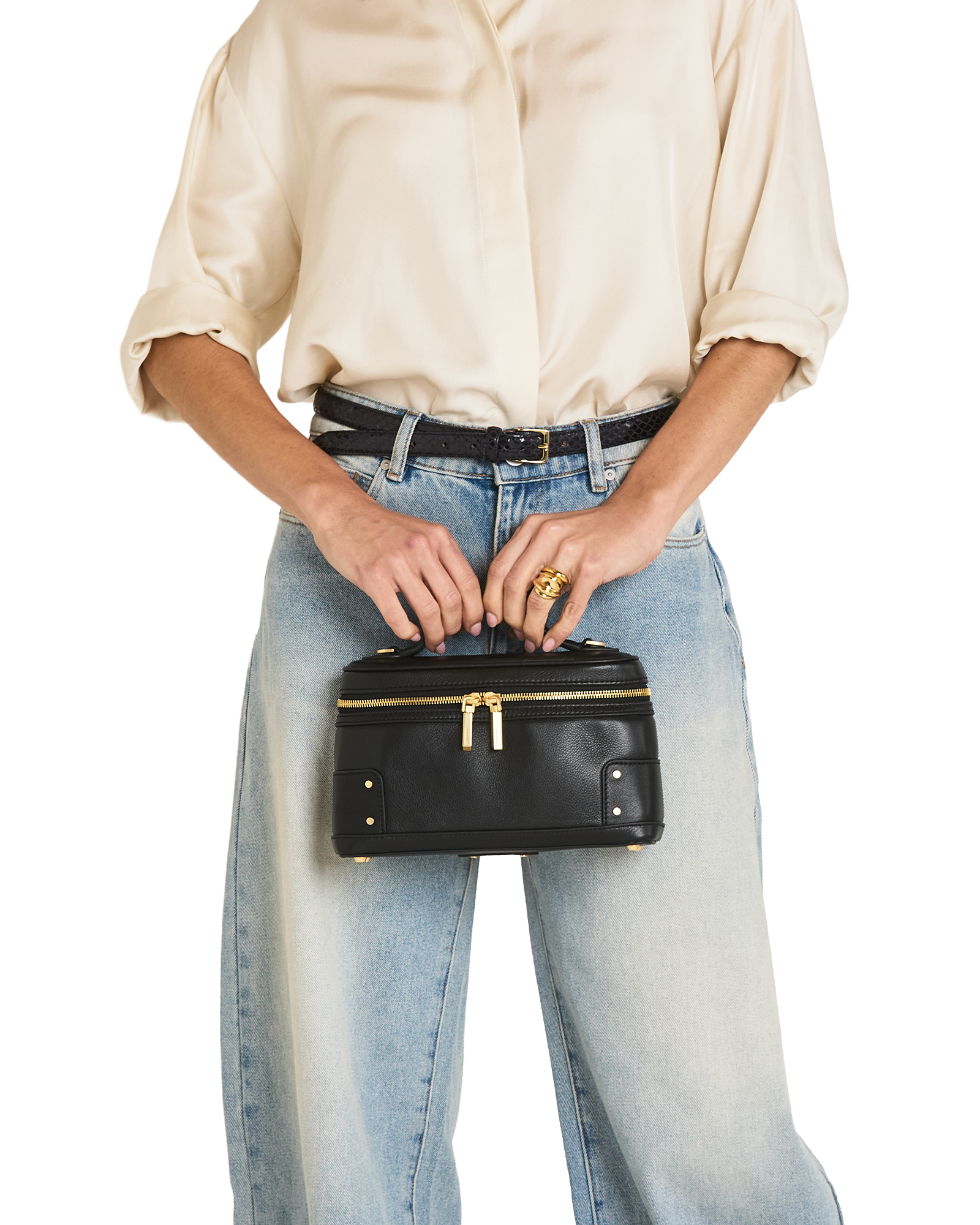 Vanna-Case-Black-BG-Model-View-2