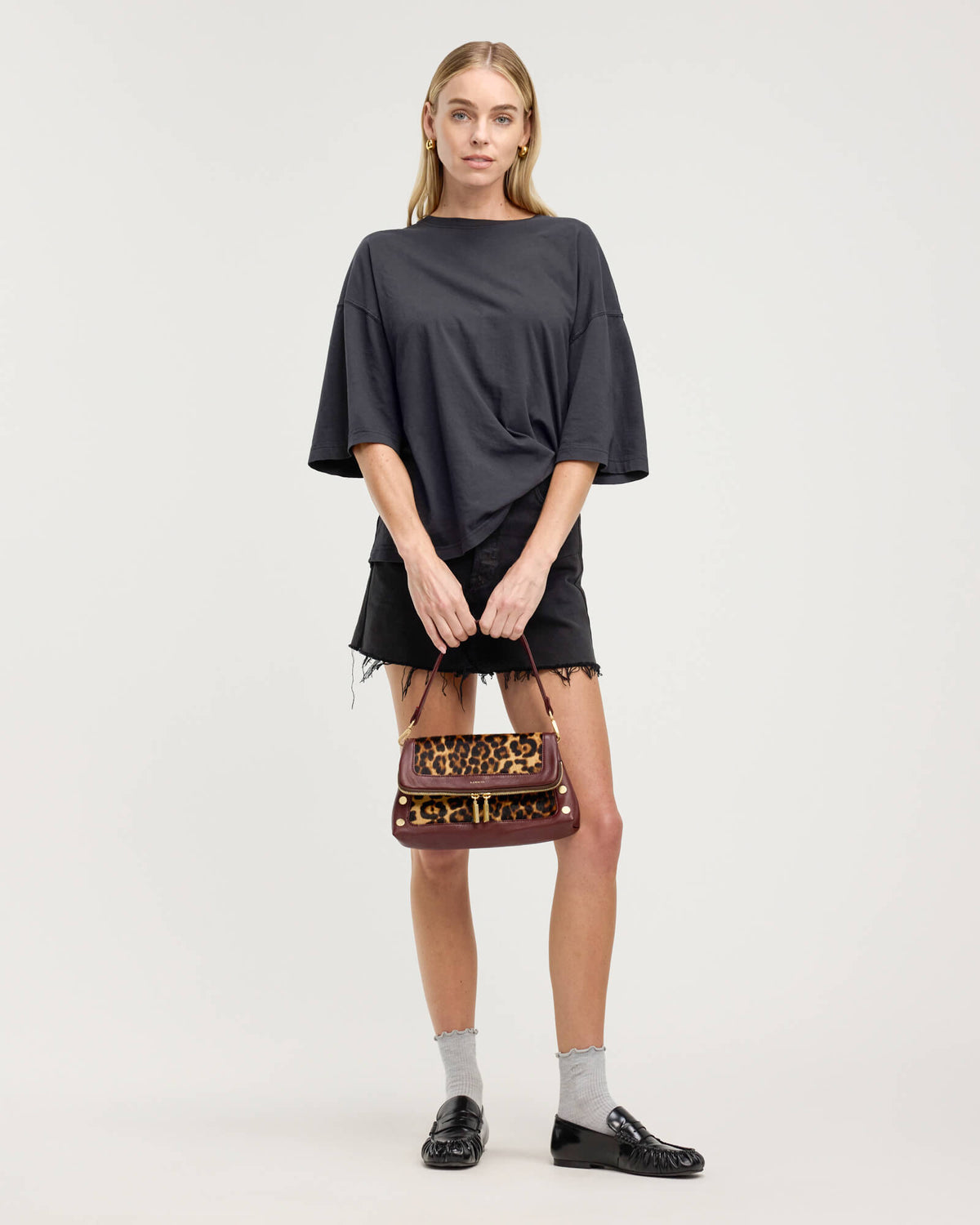 Model height is 5'10''