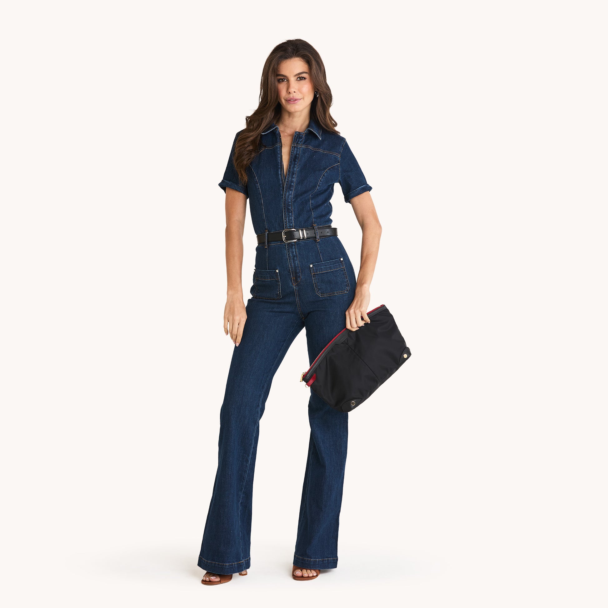 Model height is 5'9''