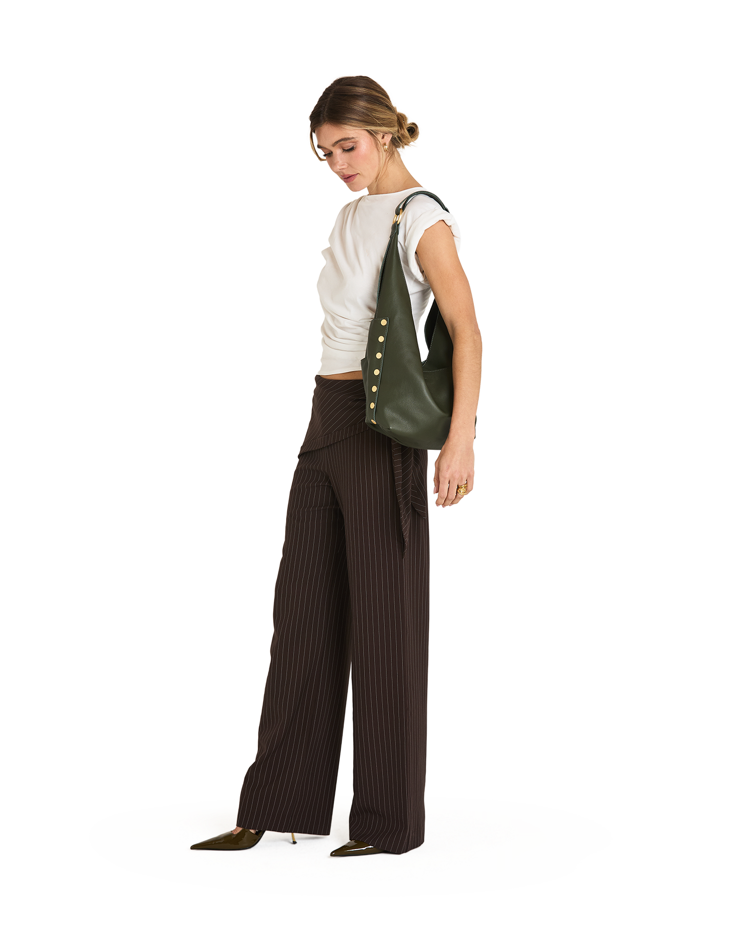 Model height is 5'9''