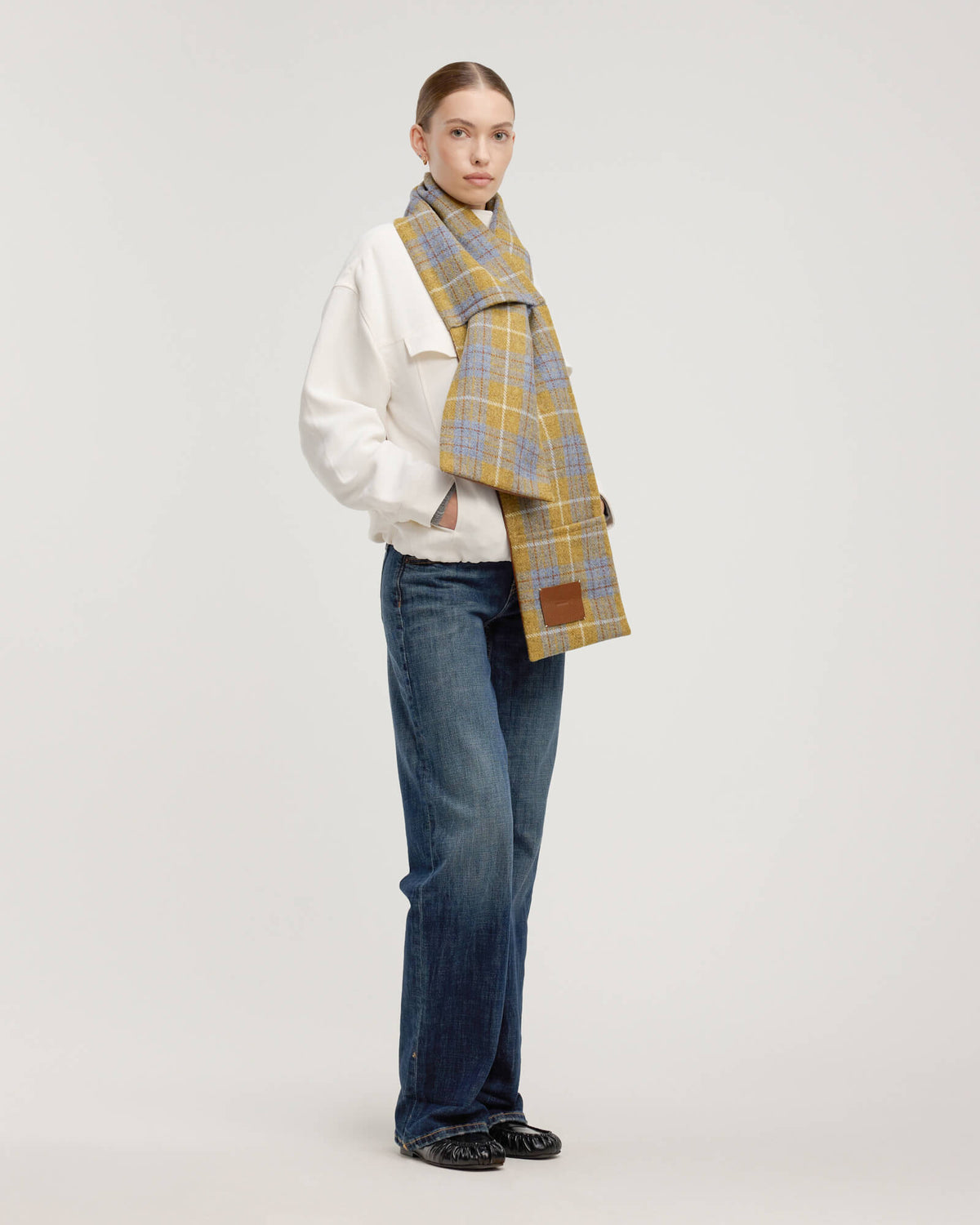 Model height is 5'10''