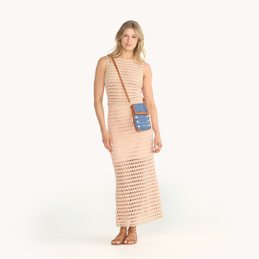 Model height is 5'9"