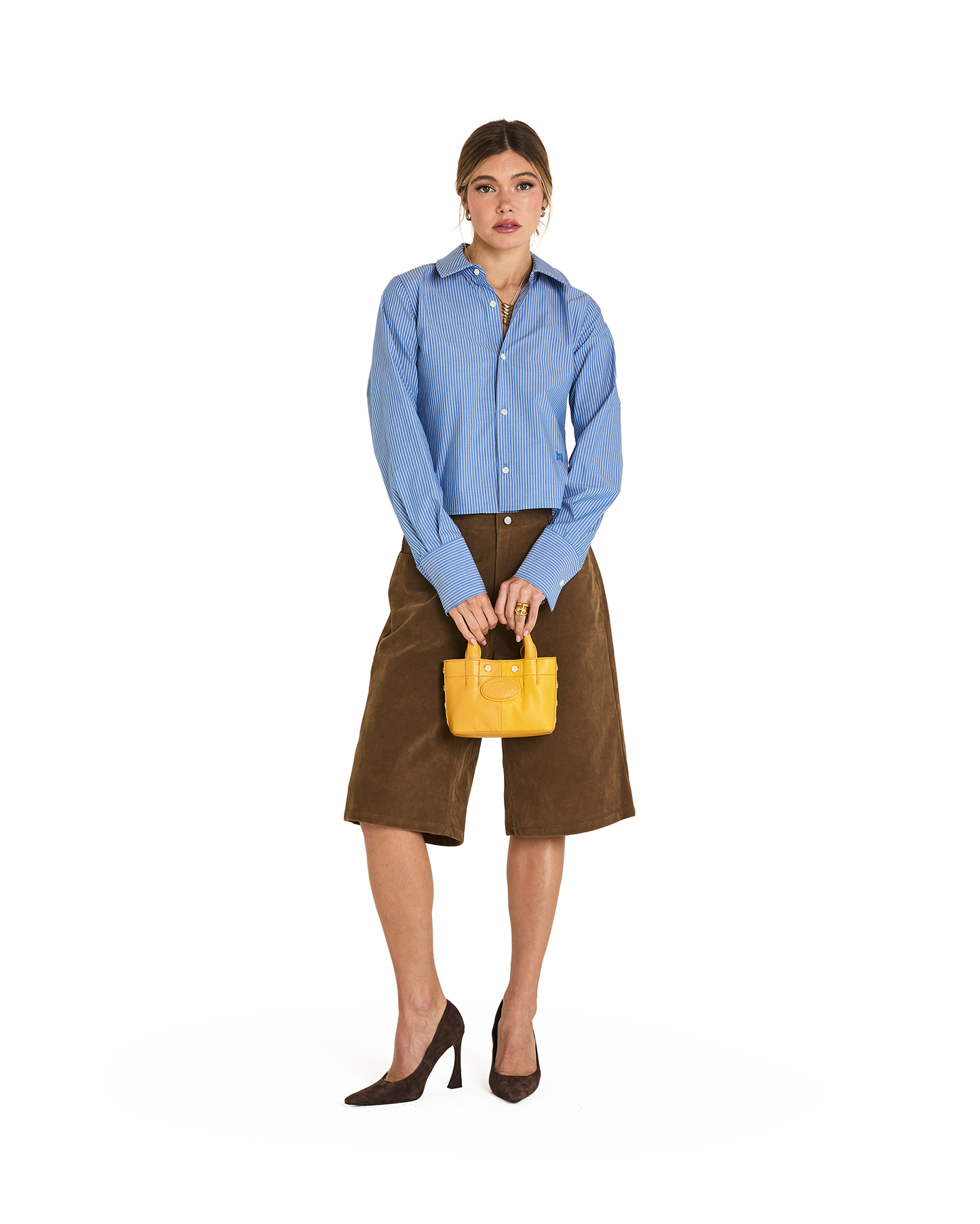 Model height is 5'9.5''