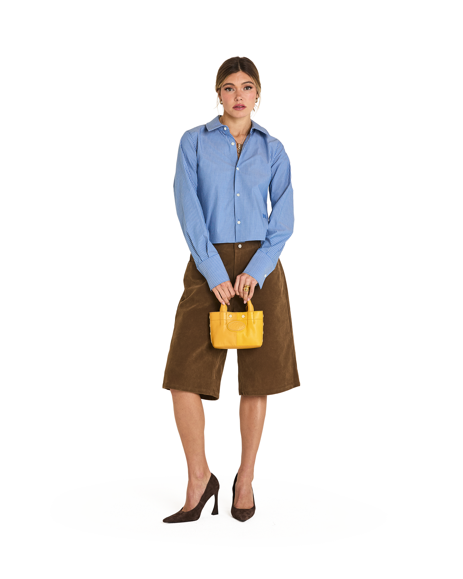 Model height is 5'9.5''