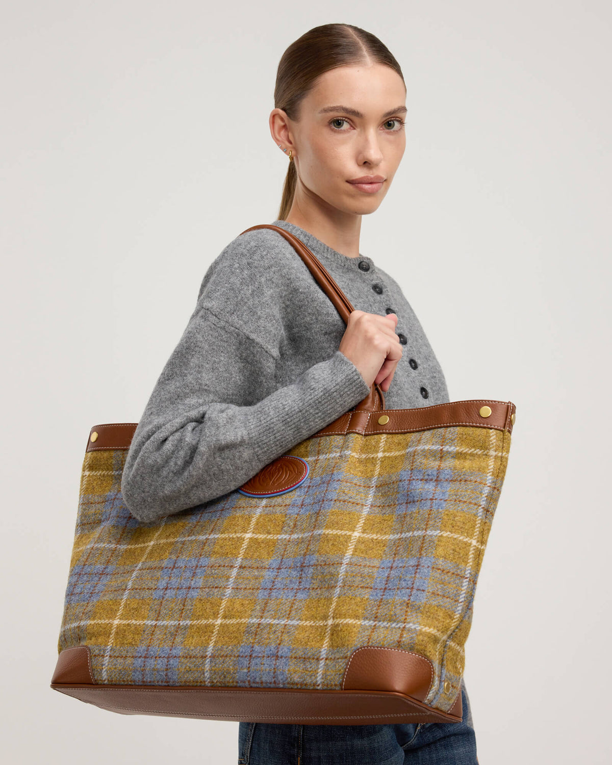 Olympia-Tote-Highlands-Tweed-AG-Model-View