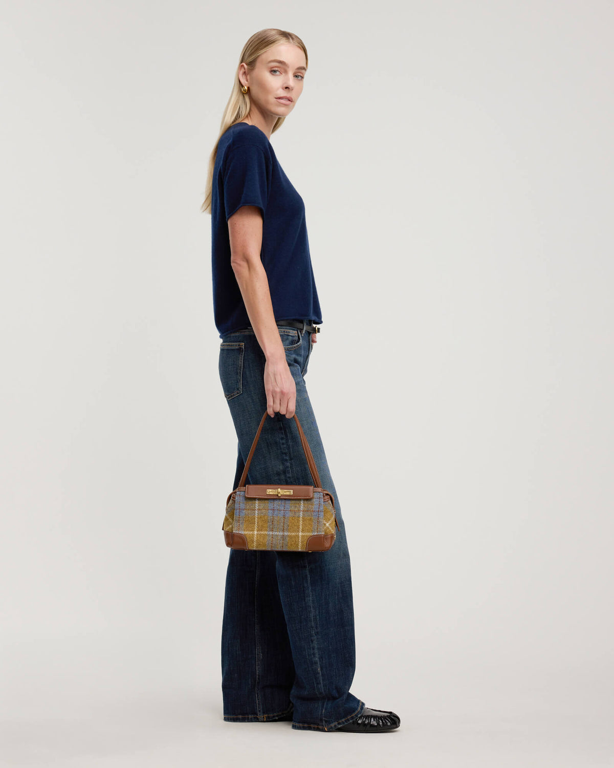 Model height is 5'10''