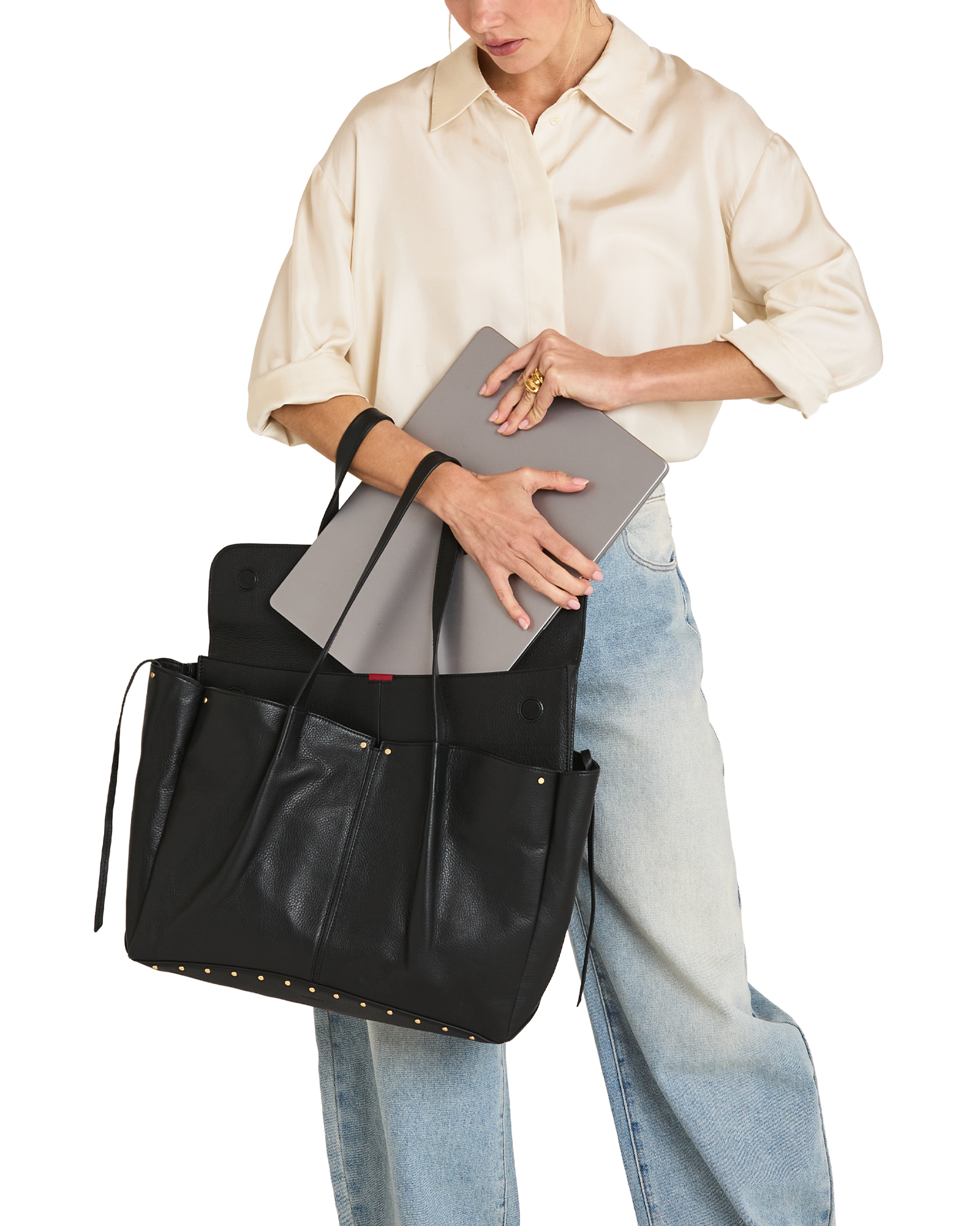 Miranda-Laptop-Sleeve-16-Black-BG-Model-View-2